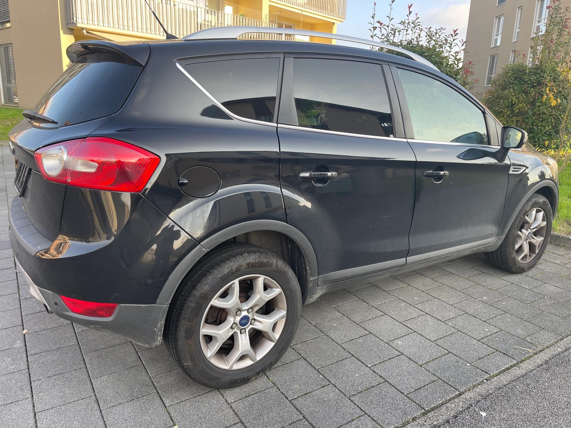 FORD Kuga 2.0 TDCi Individual 4WD PowerShift-image-1
