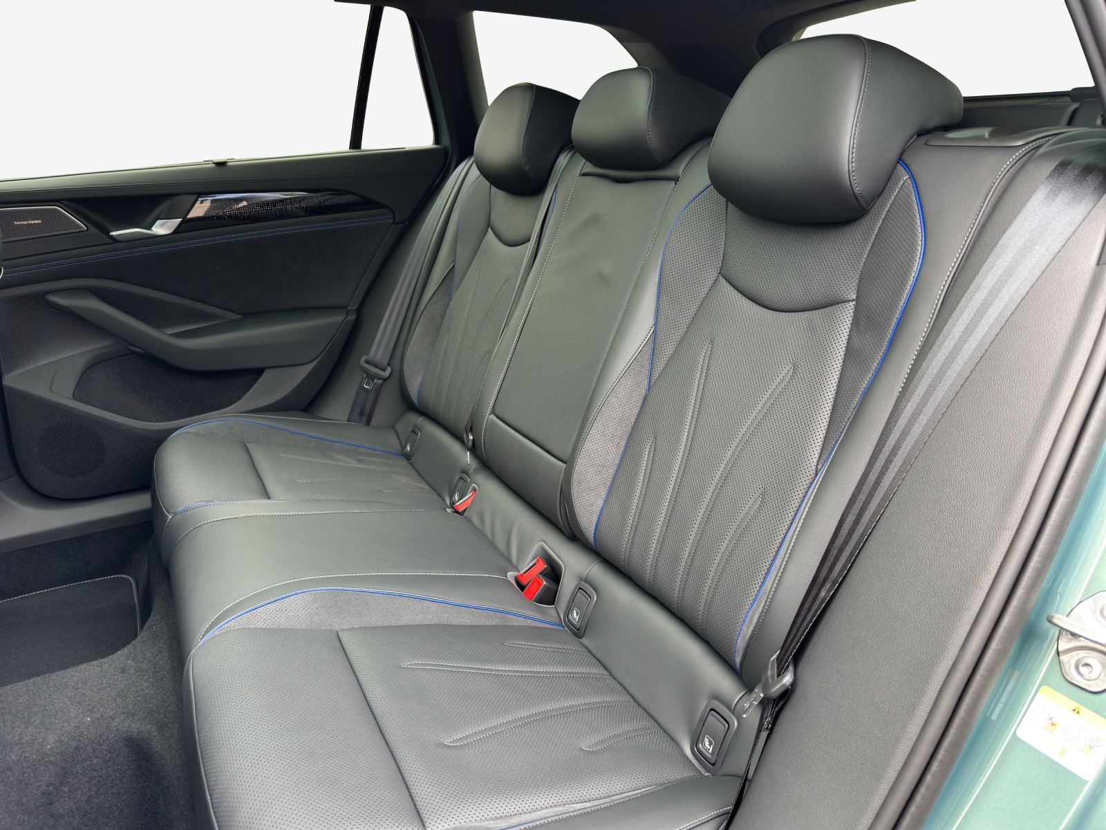 VW Passat Variant 2.0 TDI evo R-Line 4 Motion DSG-image-11