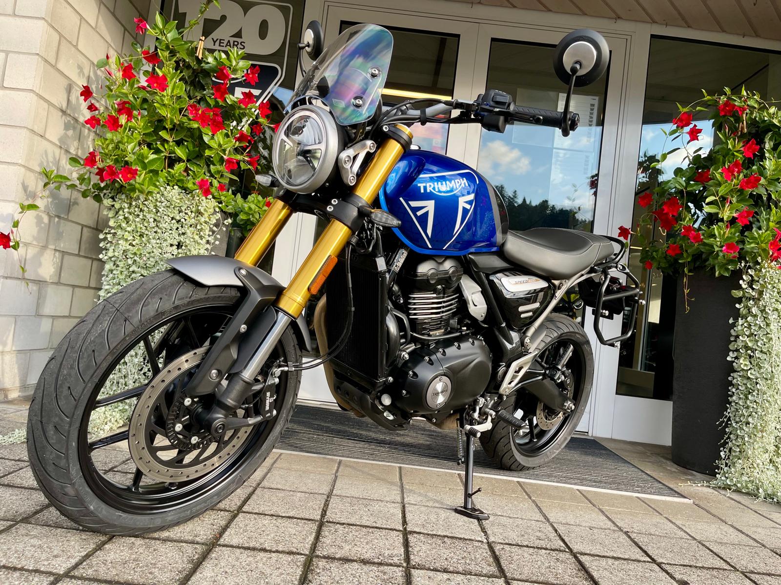 TRIUMPH Speed 400-showroom-element-1