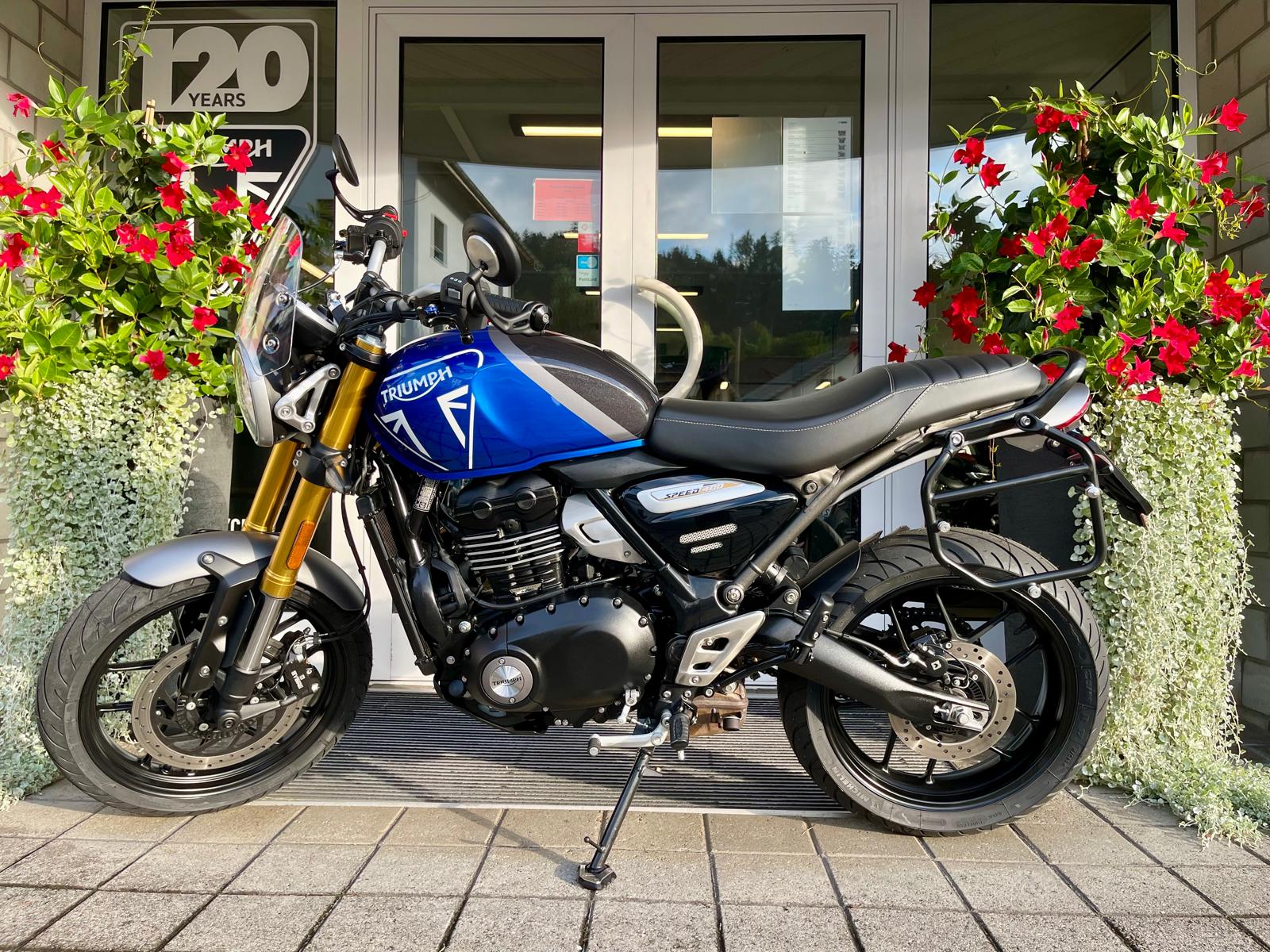 TRIUMPH Speed 400-showroom-element-2