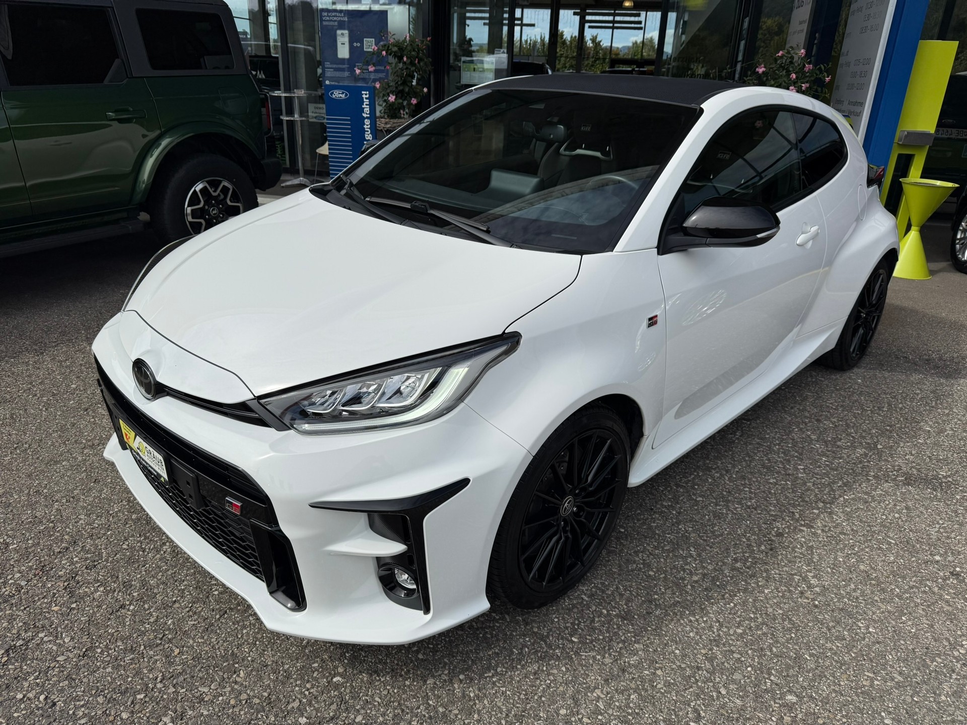 TOYOTA Yaris 1.6 GR Sport-image-2