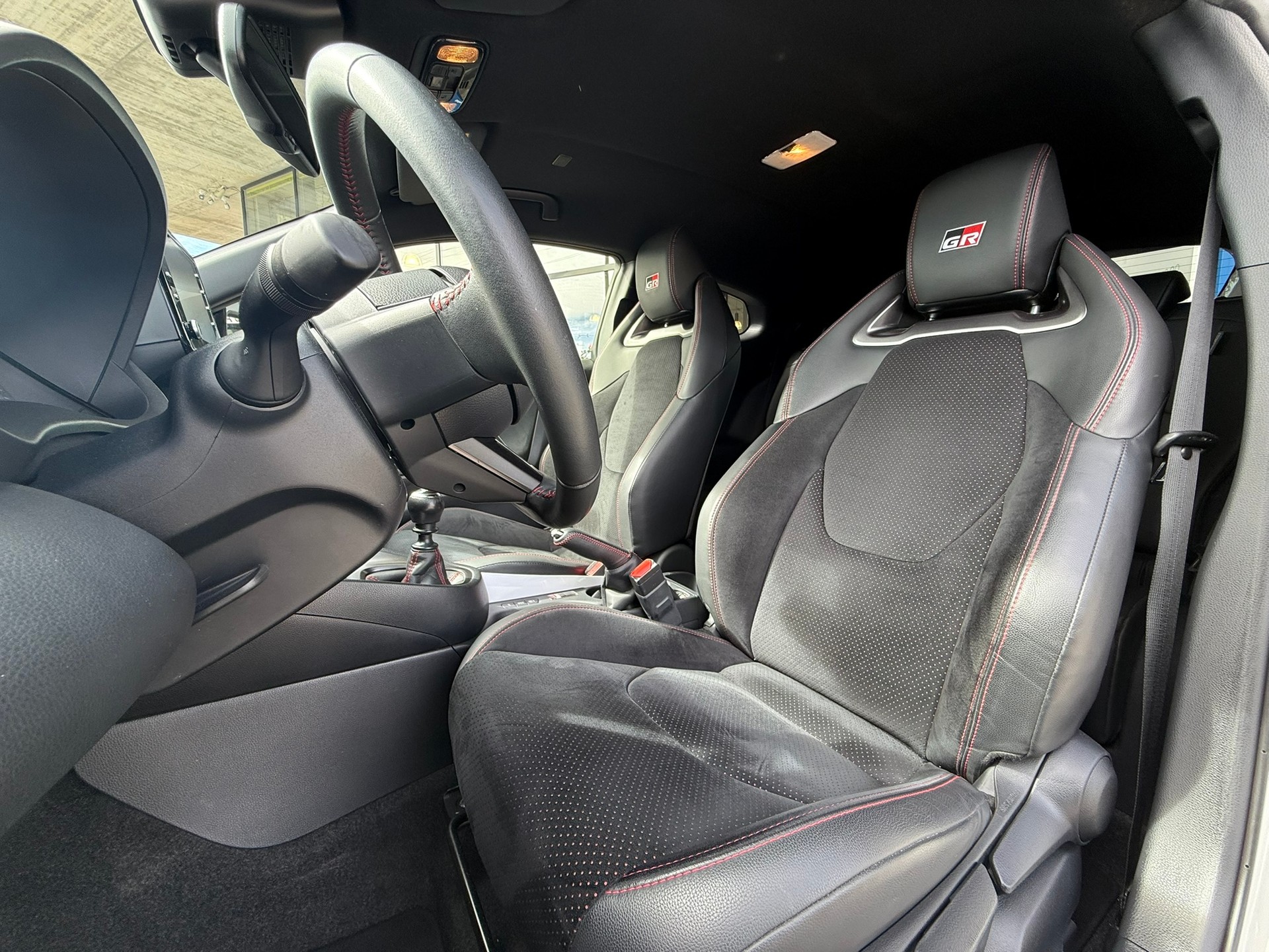 TOYOTA Yaris 1.6 GR Sport-image-6