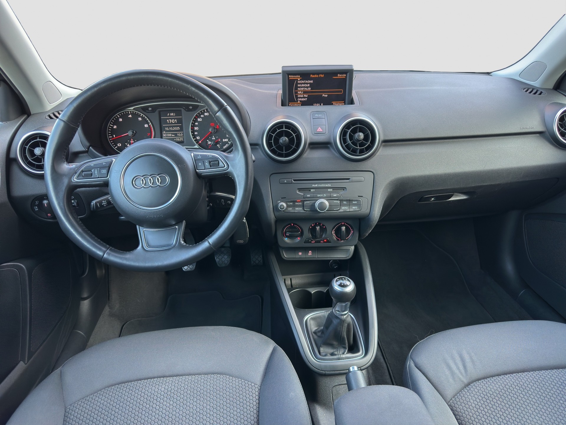 AUDI A1 1.2 TFSI Attraction-image-16