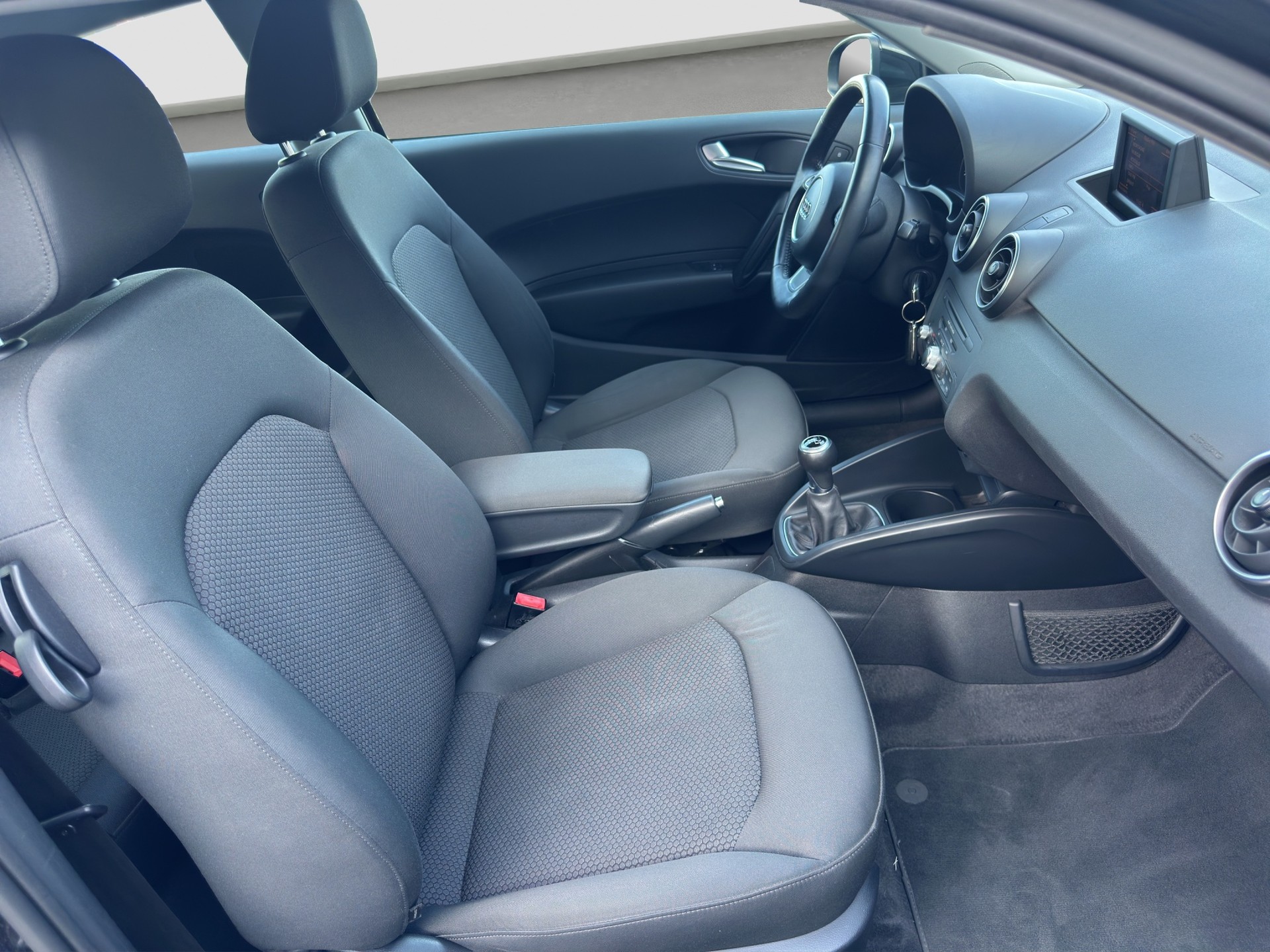 AUDI A1 1.2 TFSI Attraction-image-19