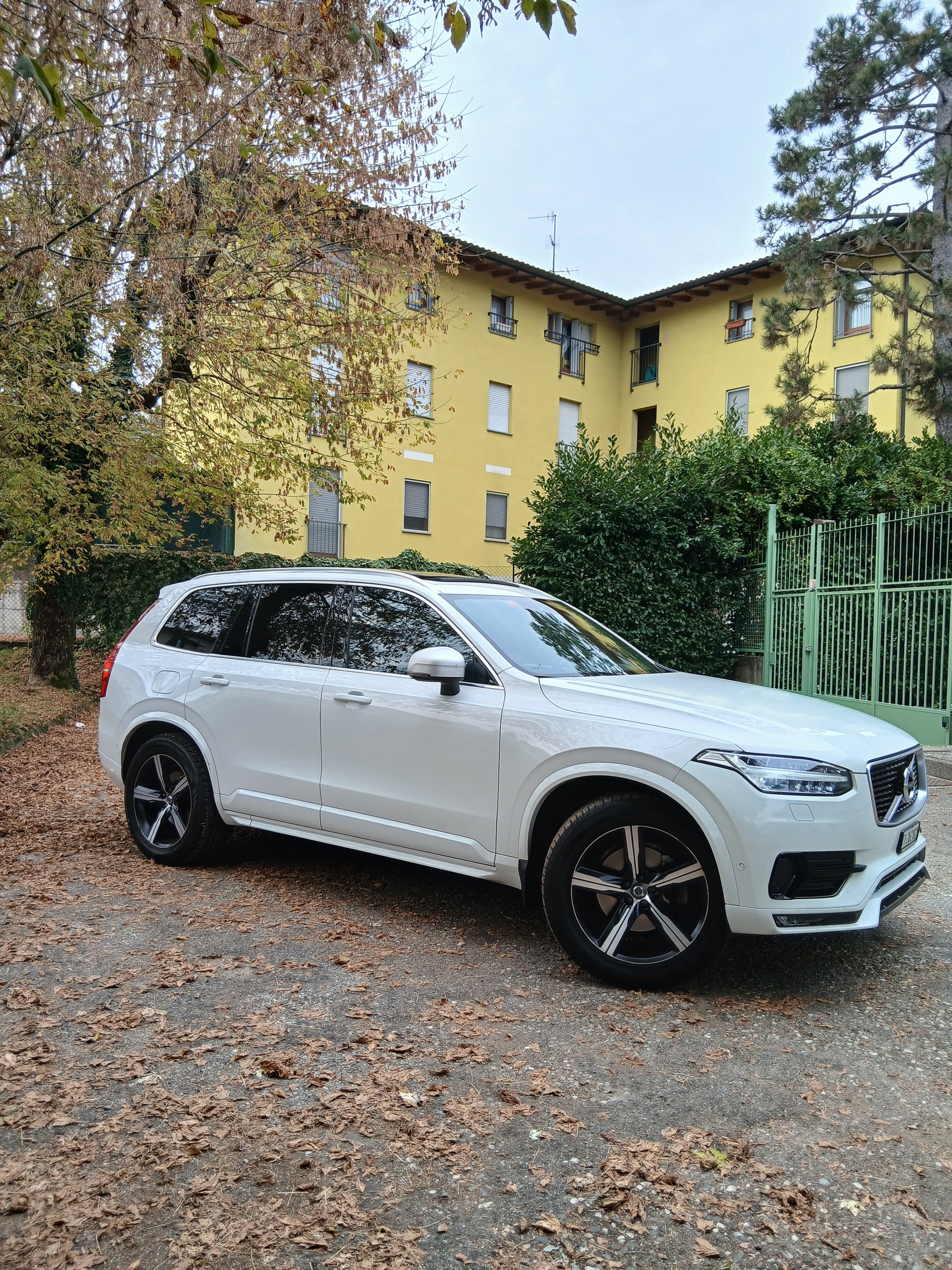 VOLVO XC90 D5 AWD R-Design Geartronic-image-2