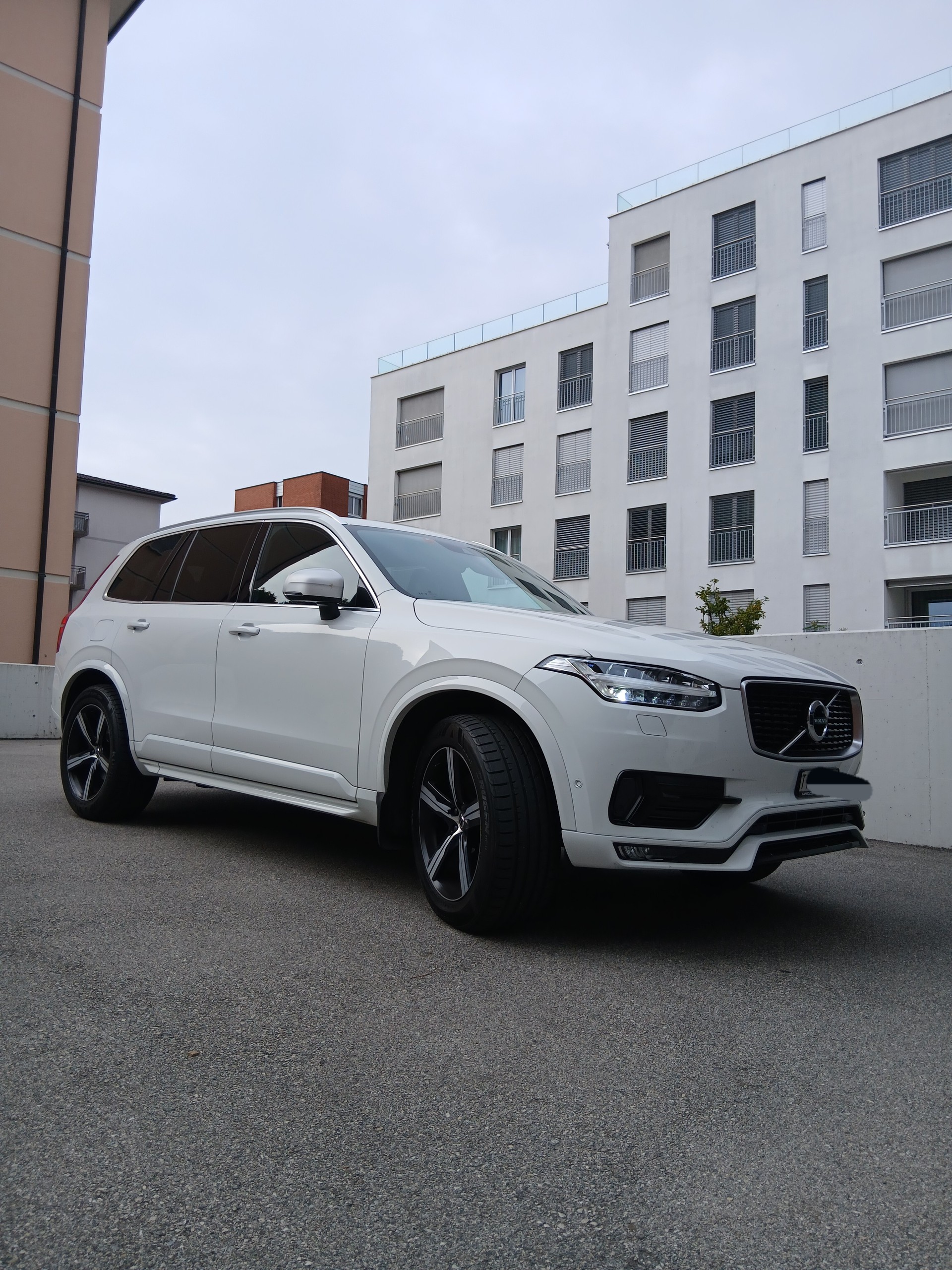 VOLVO XC90 D5 AWD R-Design Geartronic-image-5