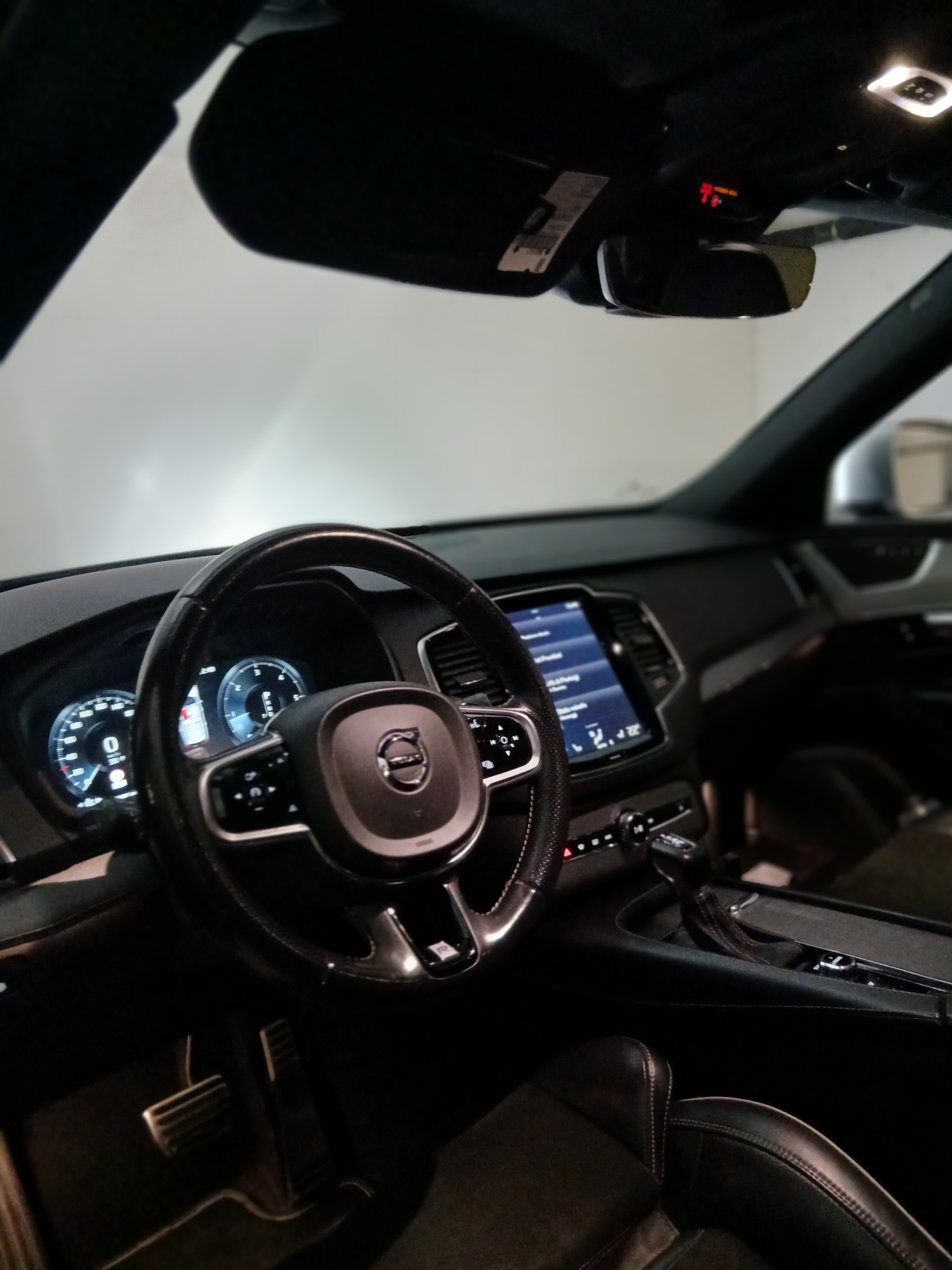 VOLVO XC90 D5 AWD R-Design Geartronic-image-3
