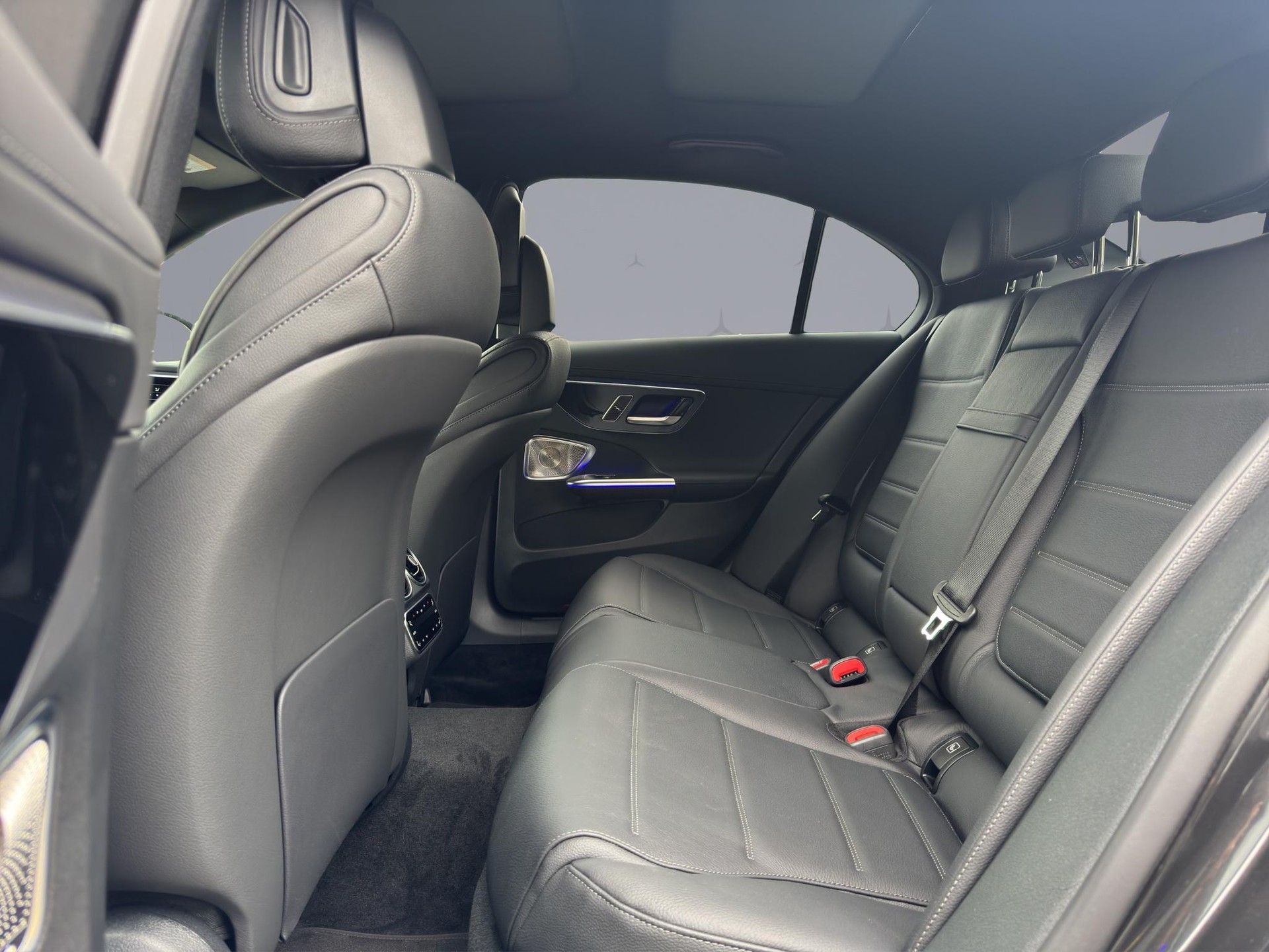 MERCEDES-BENZ C 300 AMG Line 4matic-image-11