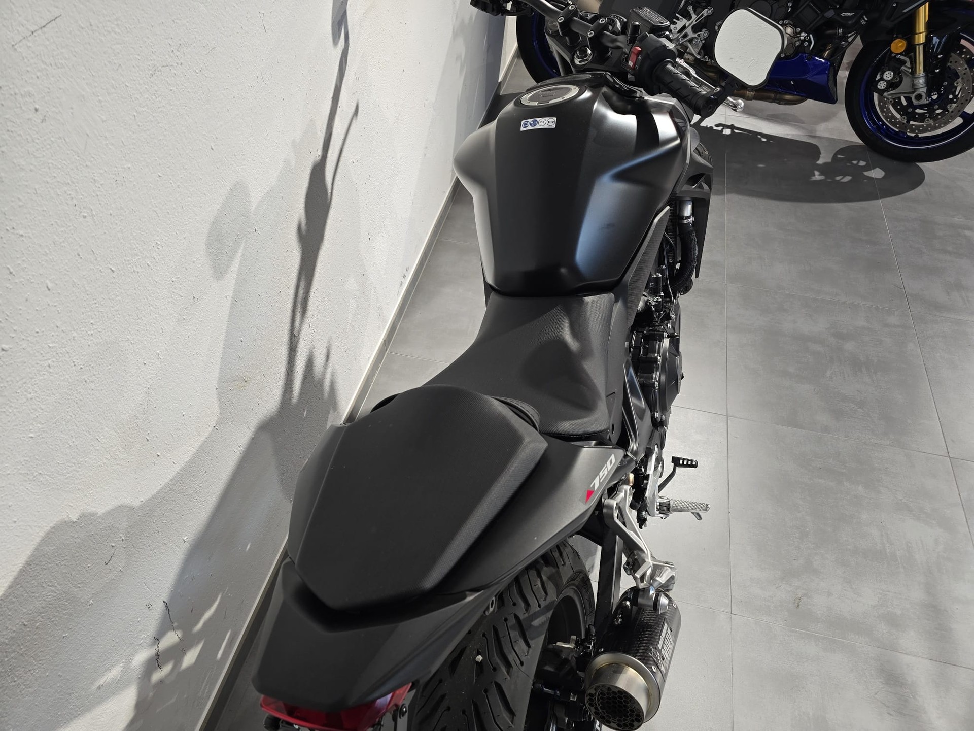 HONDA CB 750 Hornet-showroom-element-3