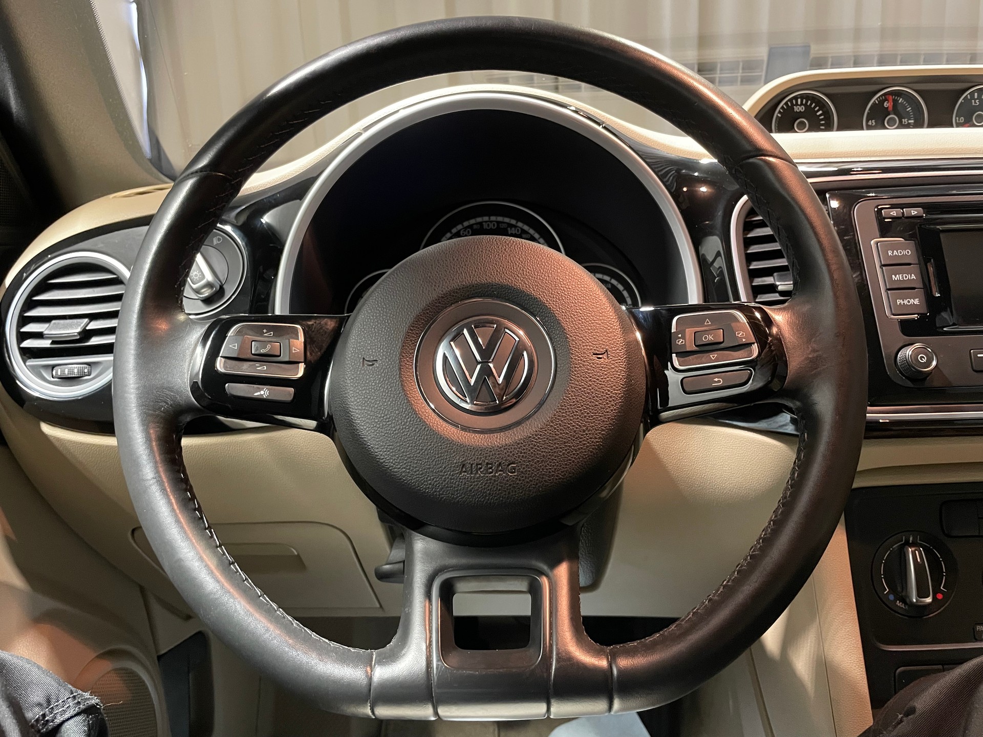 VW Beetle Cabrio 1.2 TSI (12)-image-9
