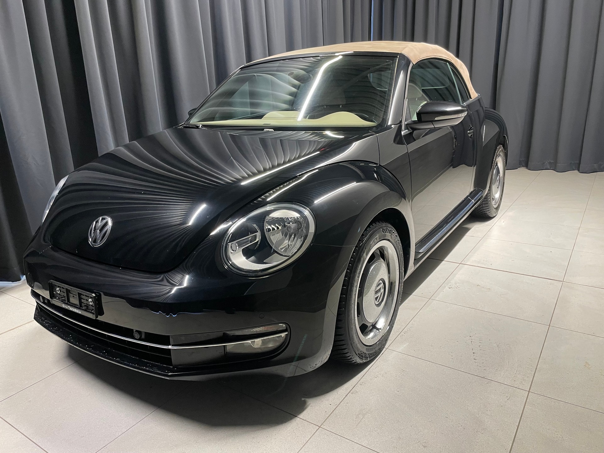VW Beetle Cabrio 1.2 TSI (12)-image-2