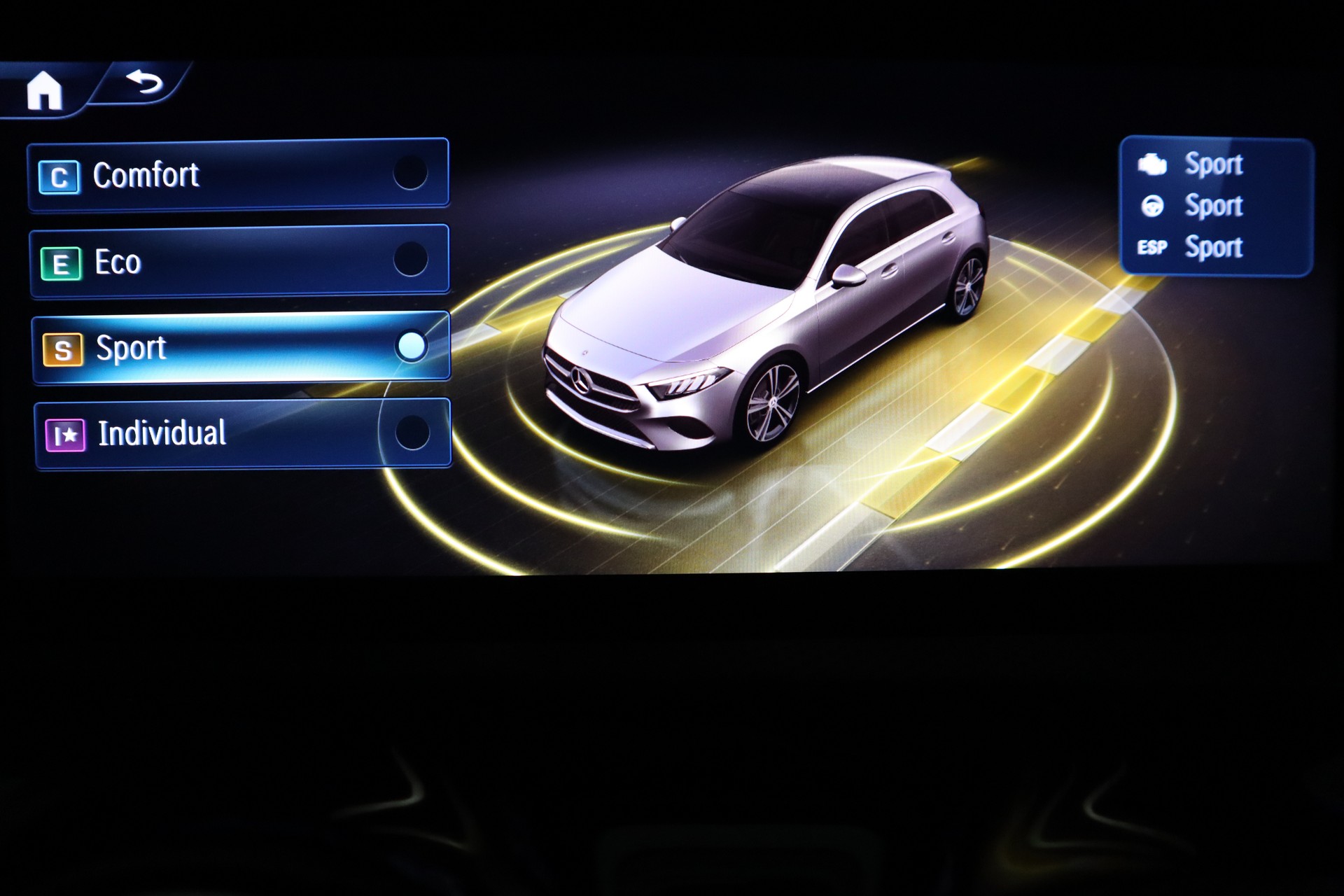 MERCEDES-BENZ A 180 AMG Line Night Star 7G-DCT-image-24
