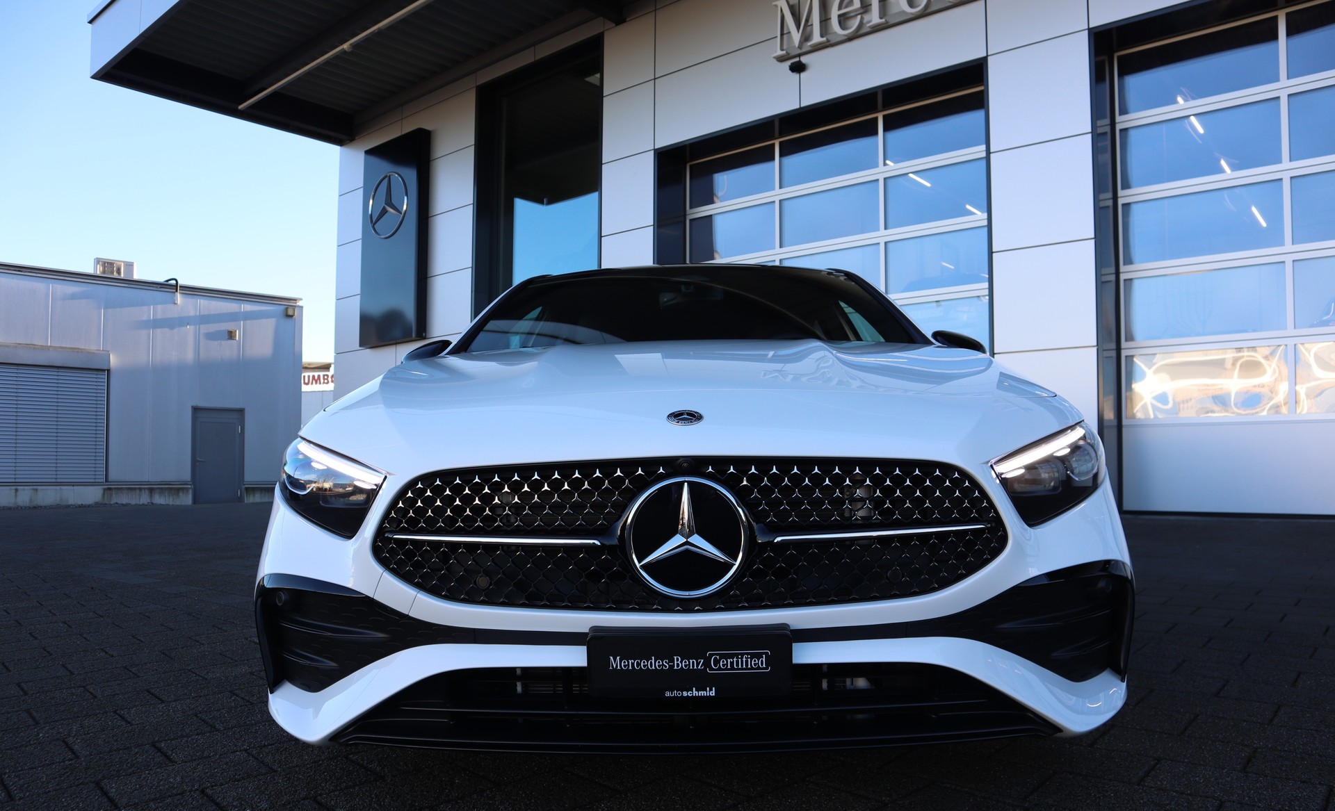 MERCEDES-BENZ A 180 AMG Line Night Star 7G-DCT-image-2