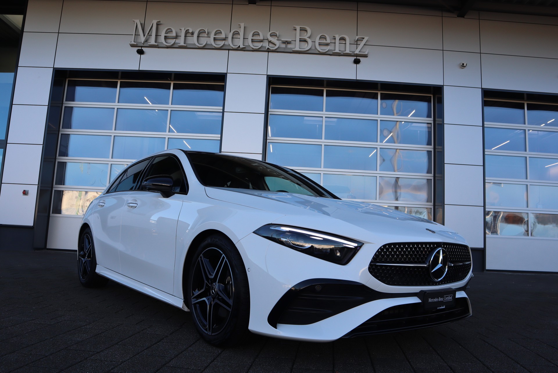 MERCEDES-BENZ A 180 AMG Line Night Star 7G-DCT-image-0