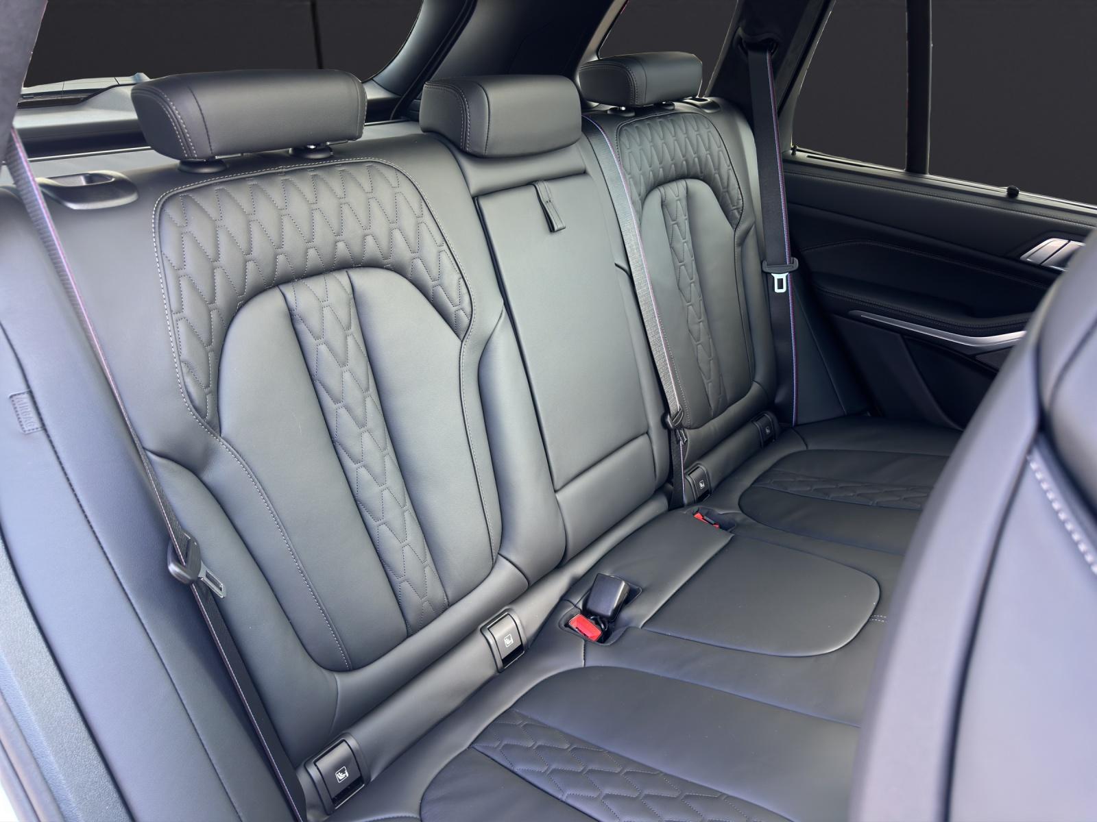 BMW X5 M60i xDrive-image-12