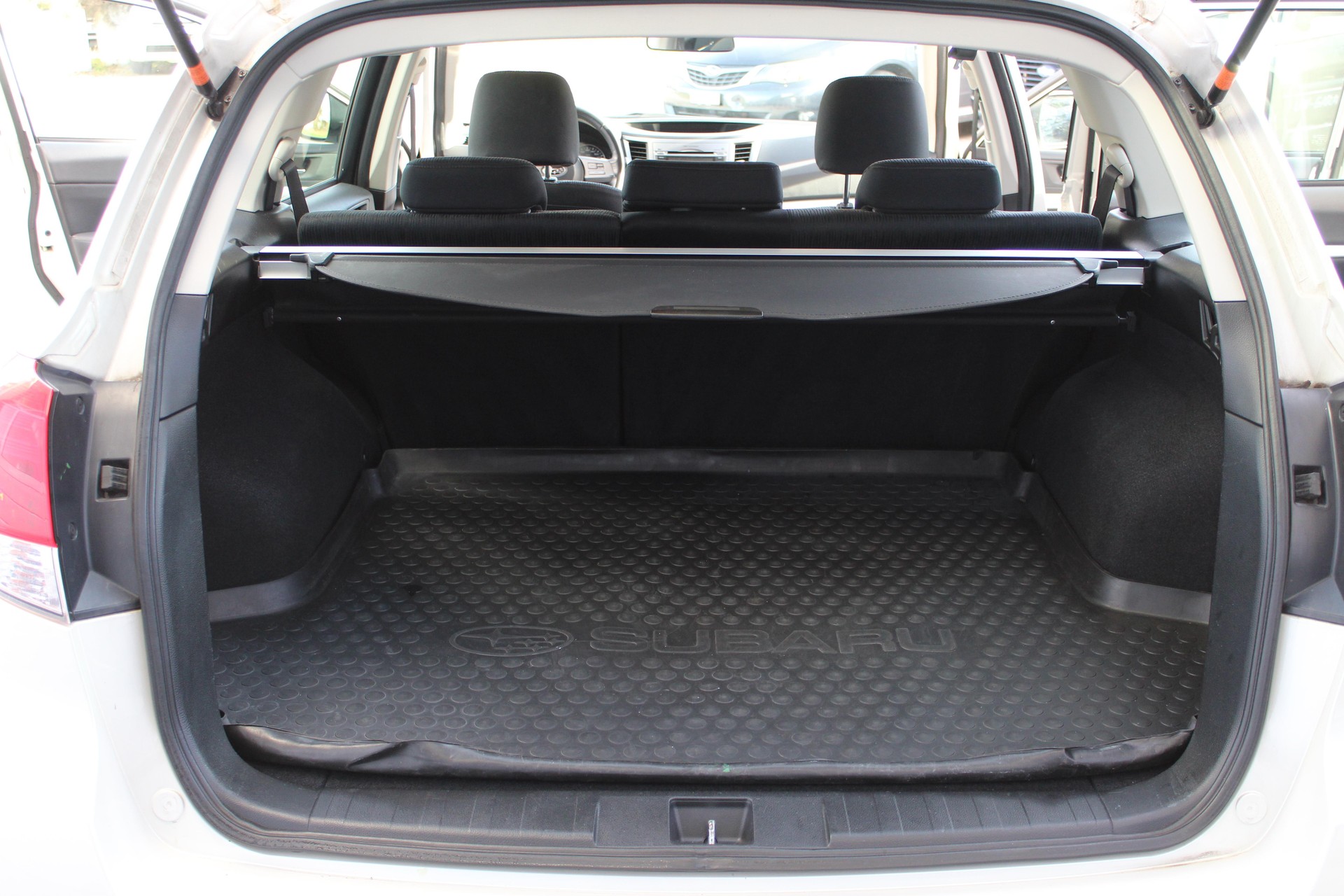 SUBARU Legacy Station 2.0i Swiss-image-5