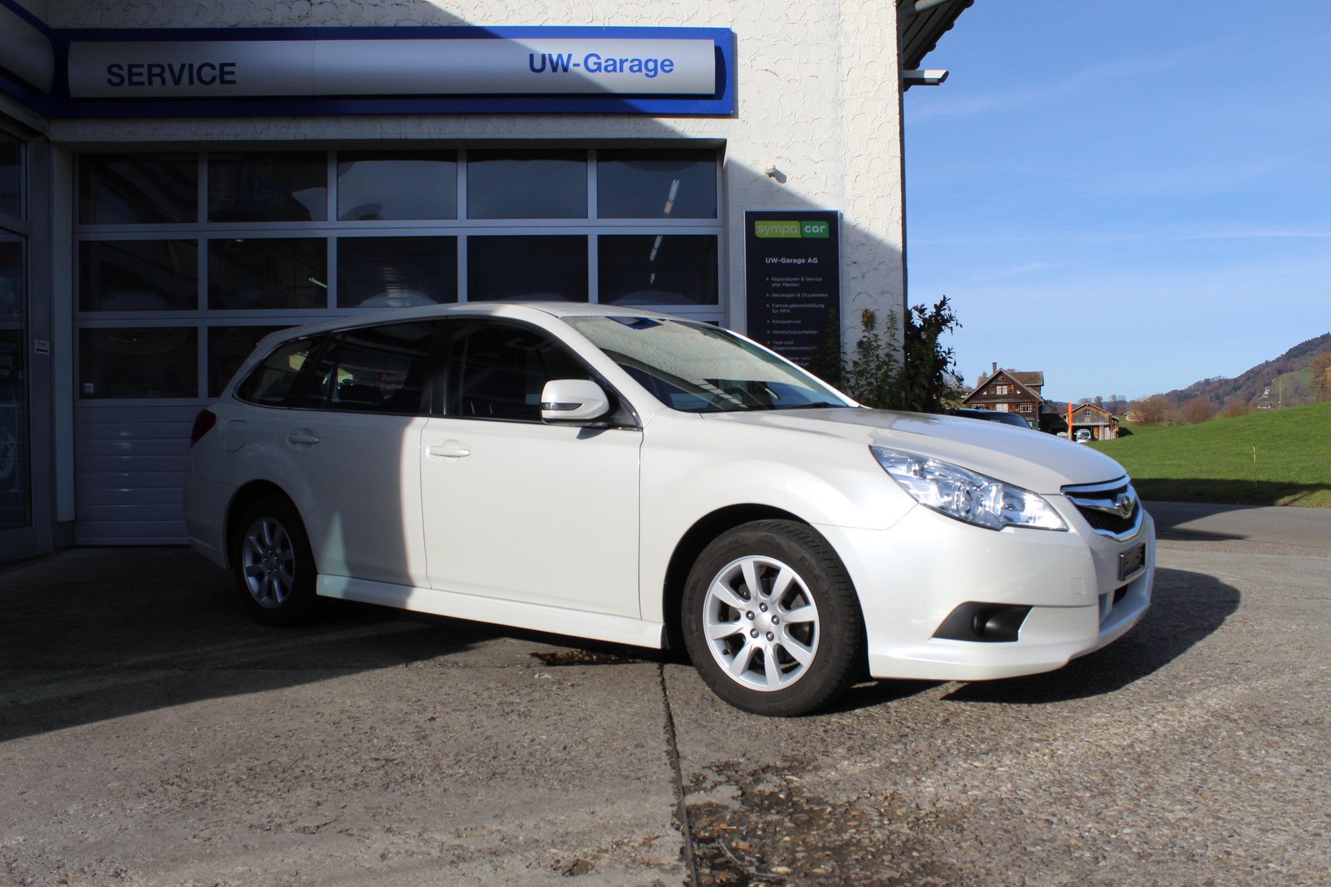 SUBARU Legacy Station 2.0i Swiss-image-1