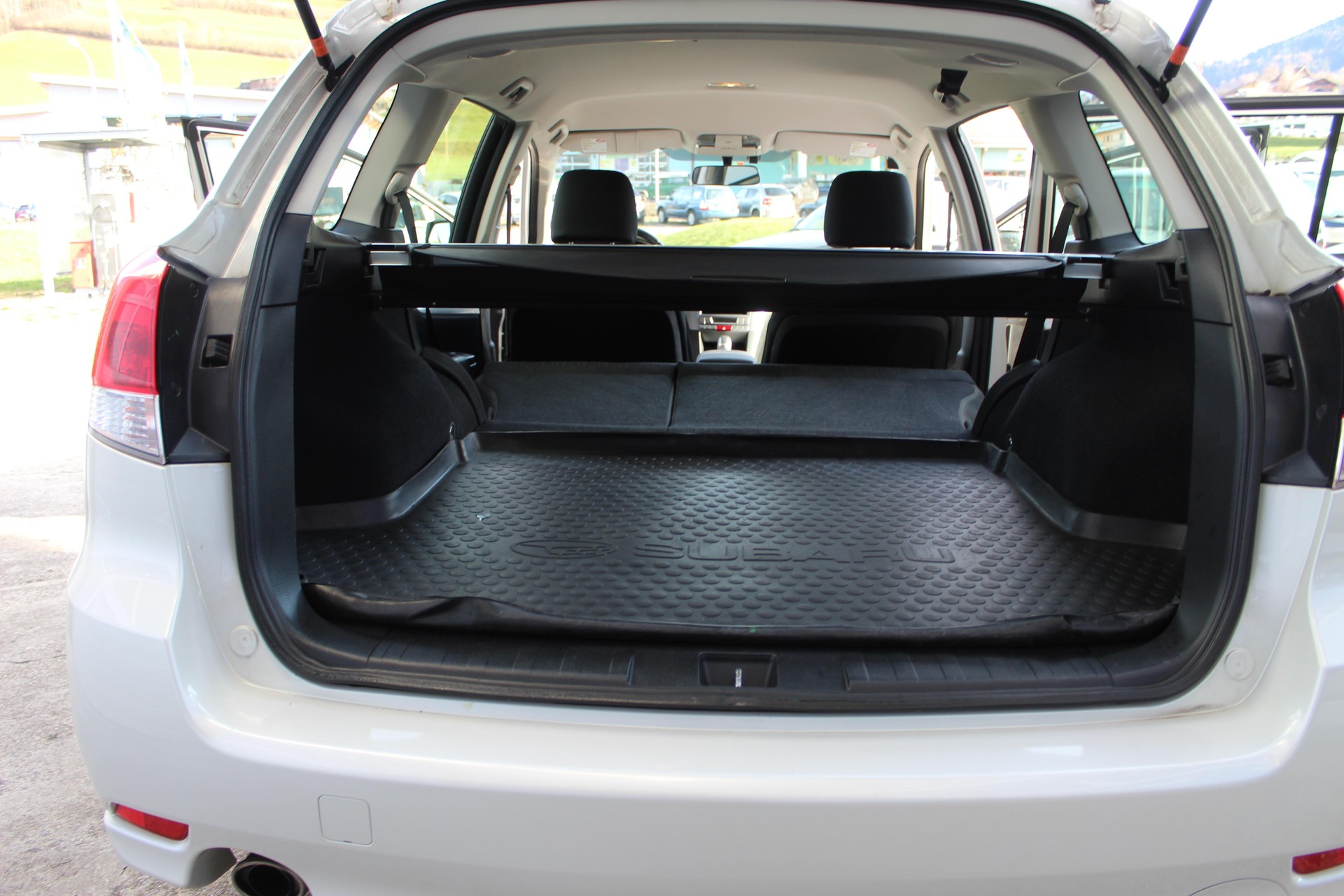 SUBARU Legacy Station 2.0i Swiss-image-7