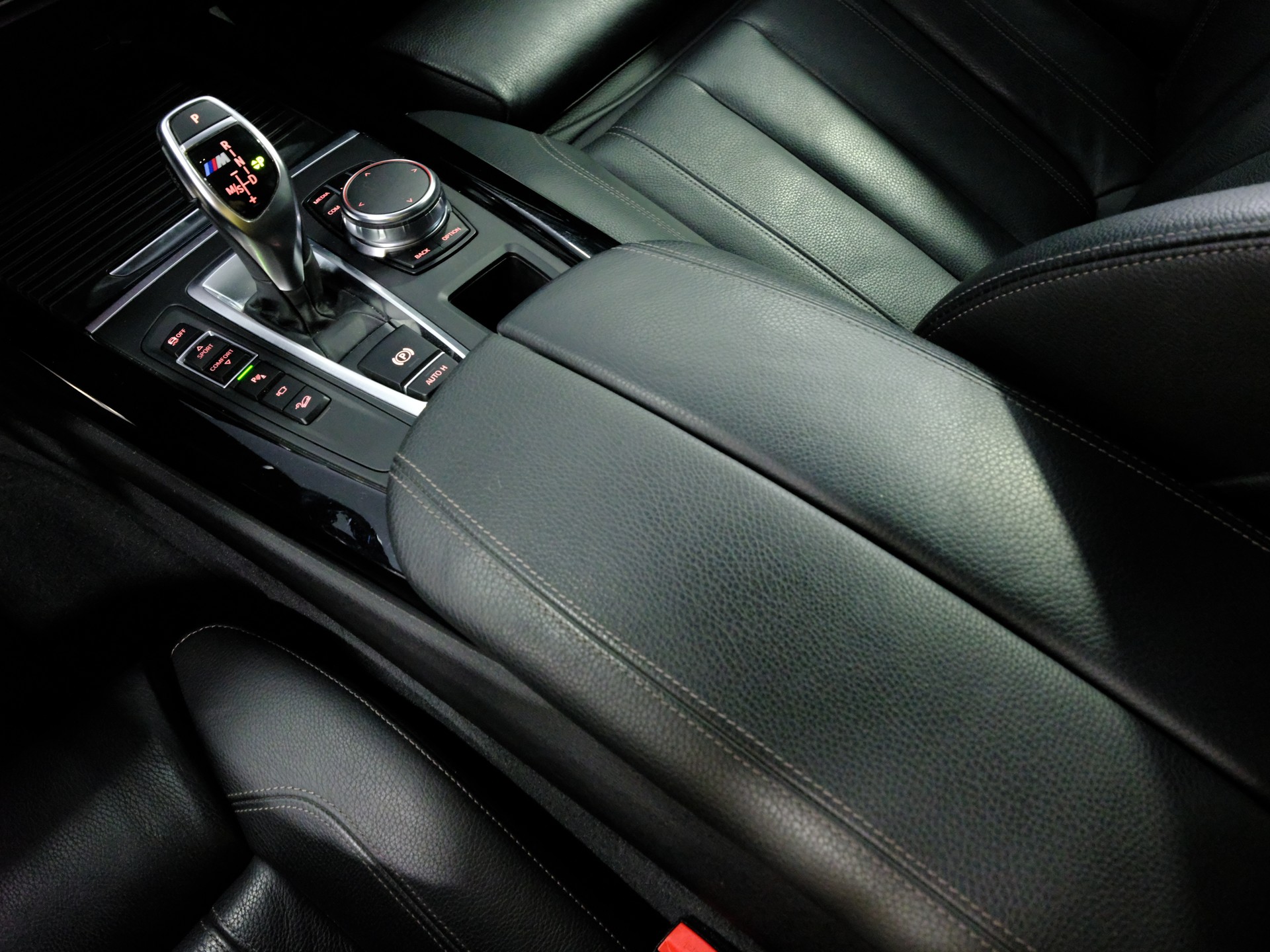 BMW X5 xDrive M50d Steptronic *Driving Assistant Plus* *Harman/Kardon* *Surround View*-image-16