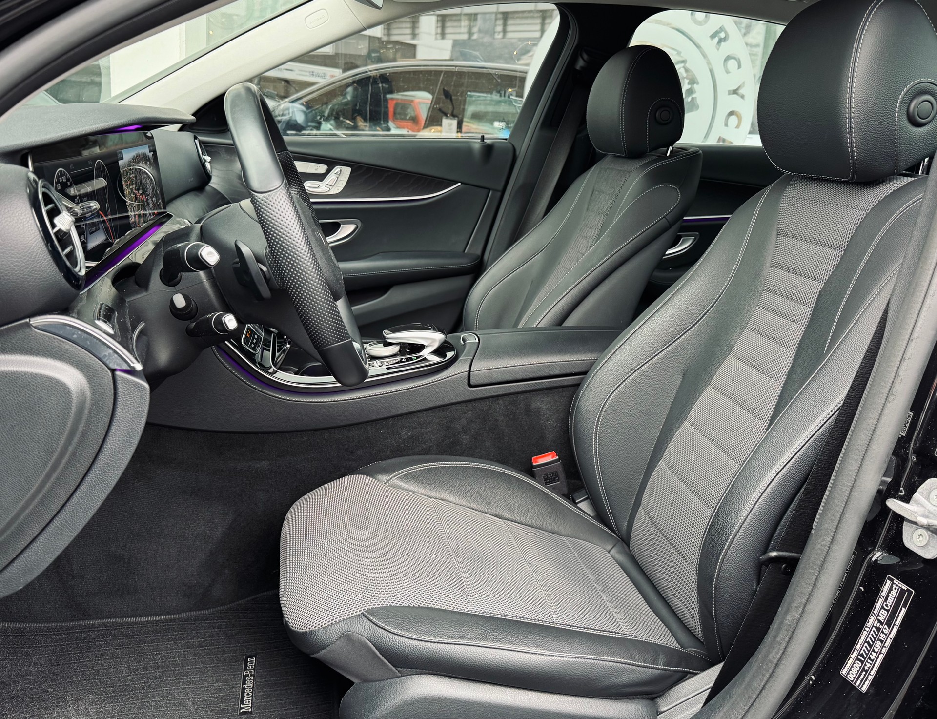 MERCEDES-BENZ E 400 Avantgarde 4Matic 9G-Tronic-image-7