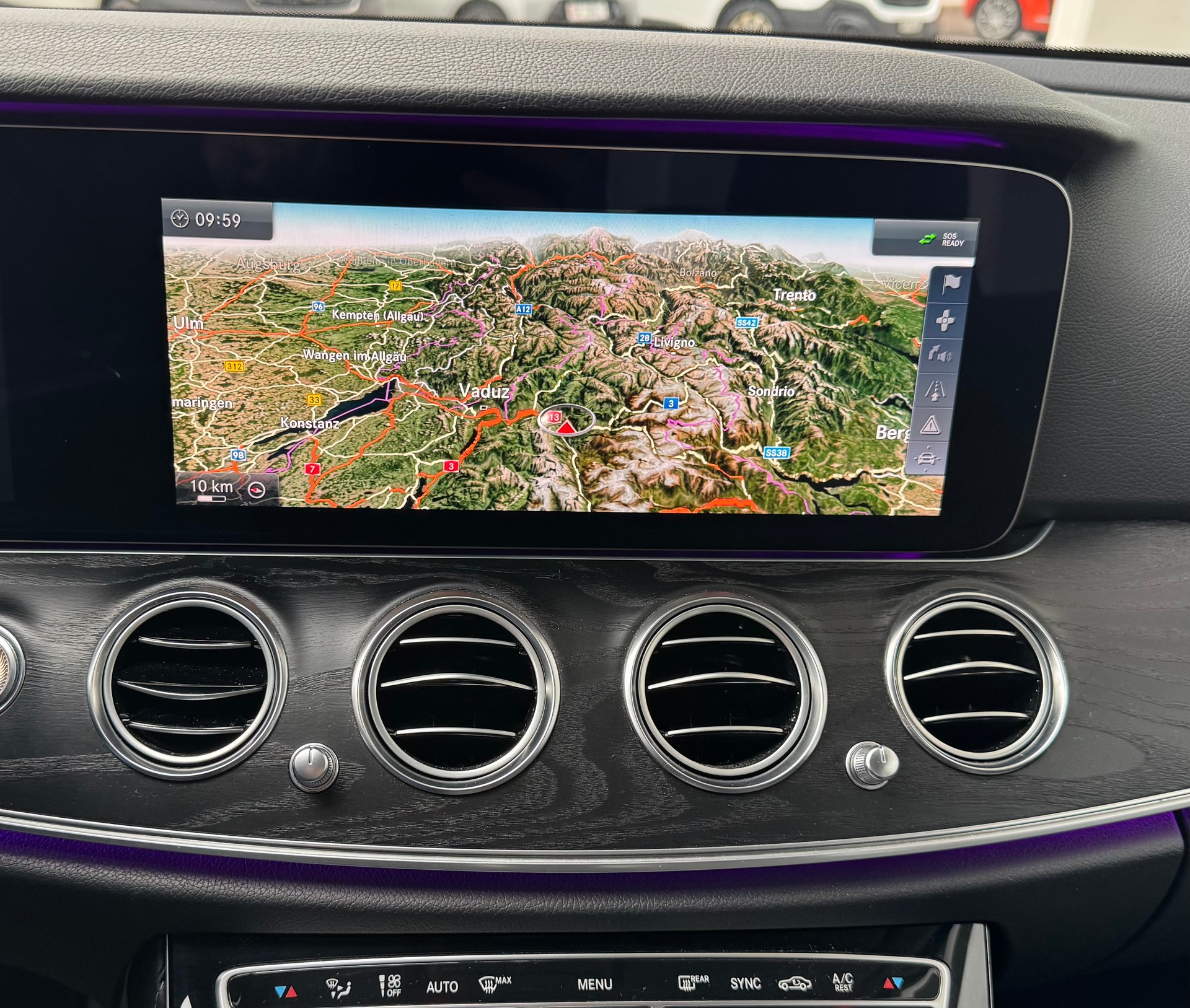 MERCEDES-BENZ E 400 Avantgarde 4Matic 9G-Tronic-image-13