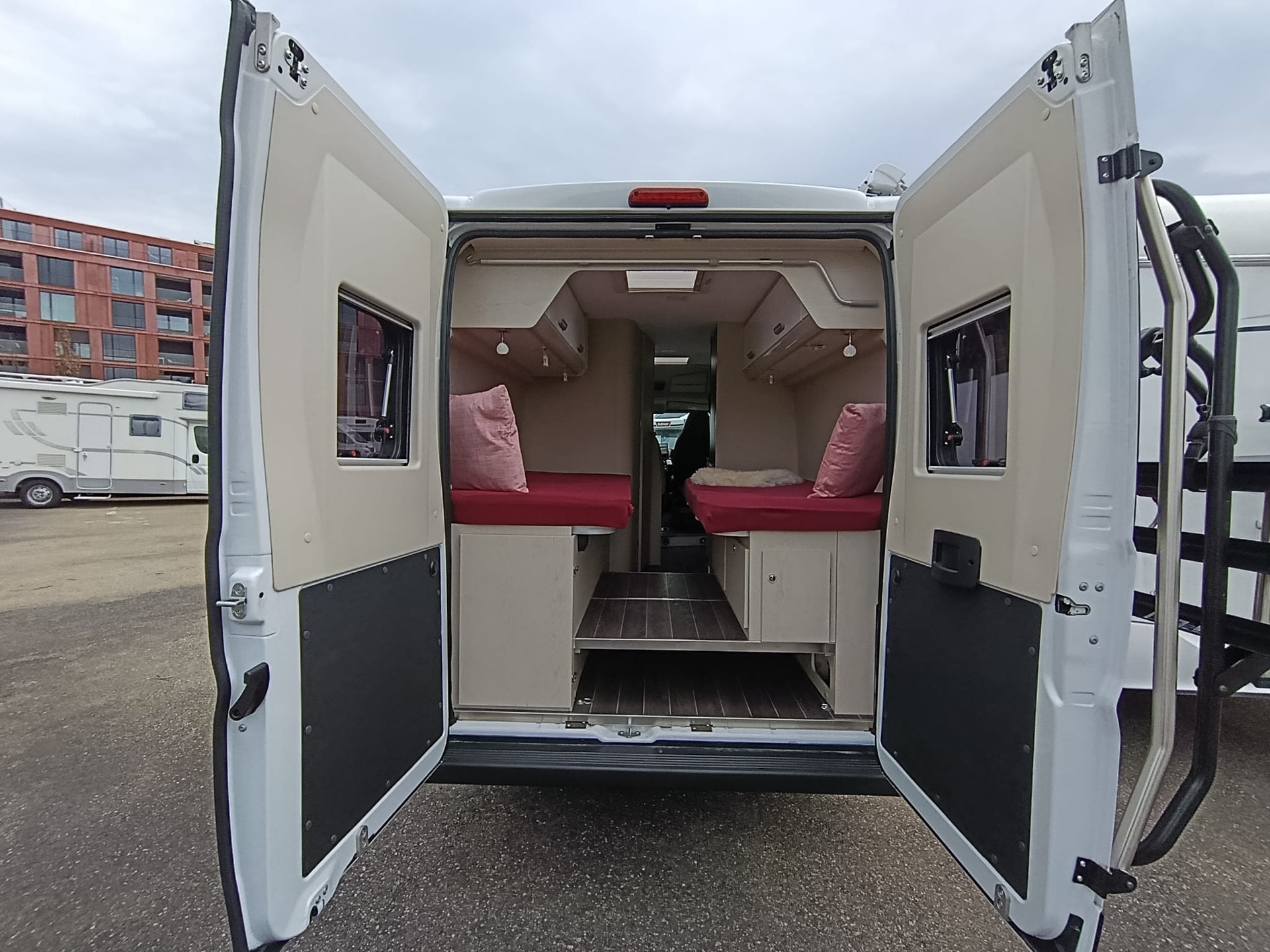 RIMOR Horus 195***Das "All-in-One"-Fahrzeug***Längsbett**Automat**4 Pers.**6.36m Länge**483Kg Nutzlast**-image-28