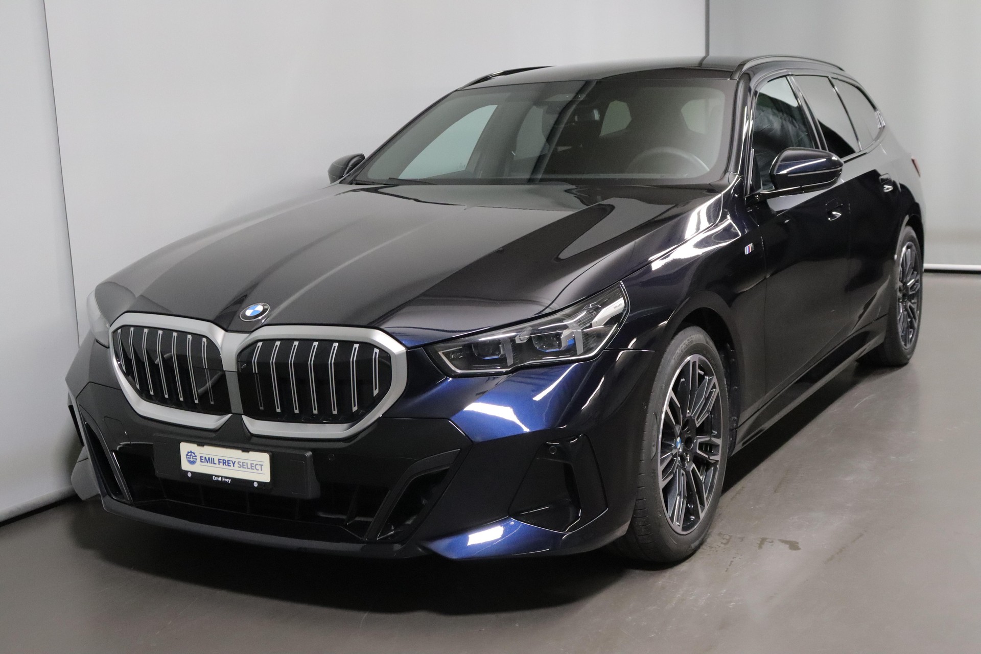 BMW 520d xDrive Touring-image-0