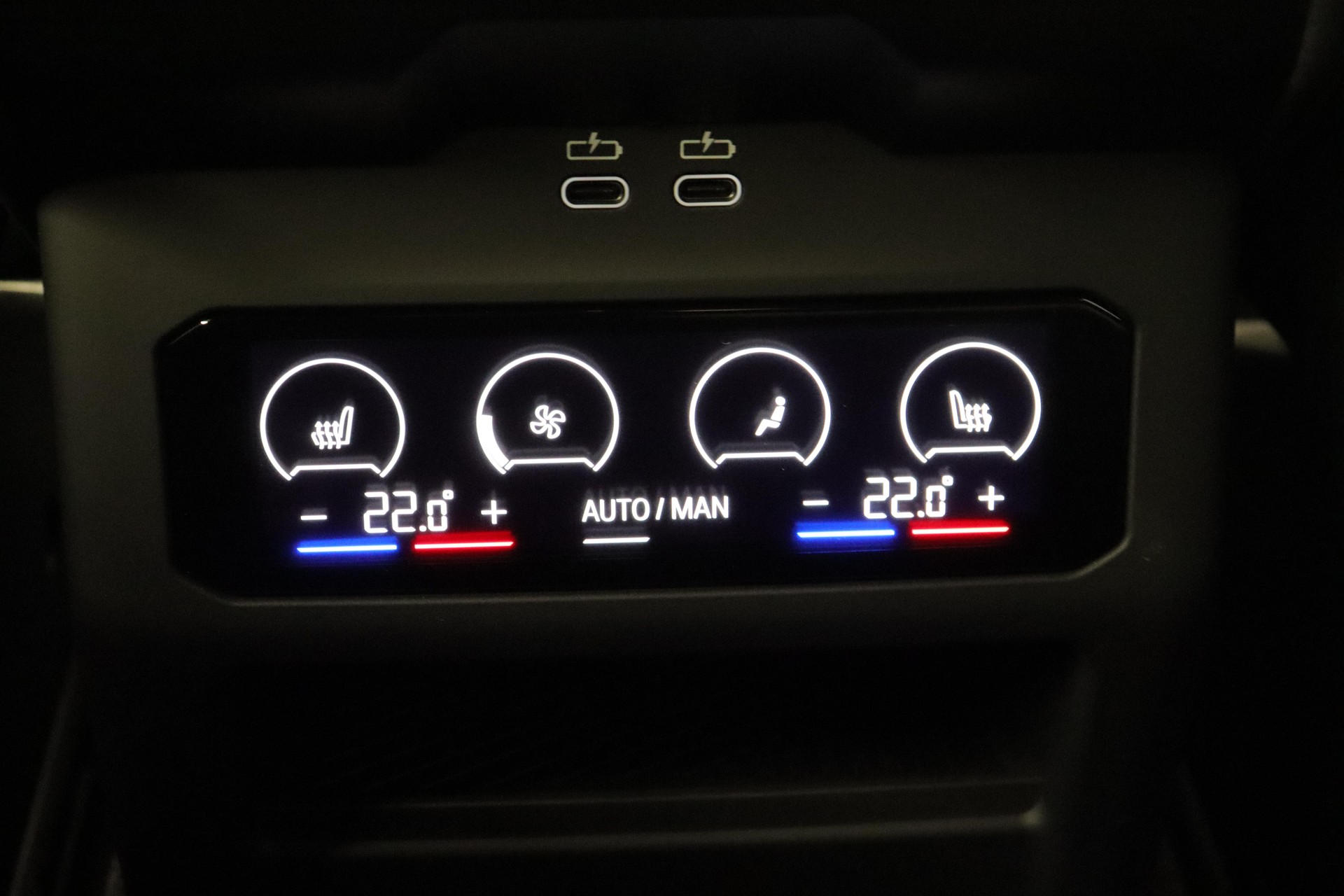 BMW 520d xDrive Touring-image-16