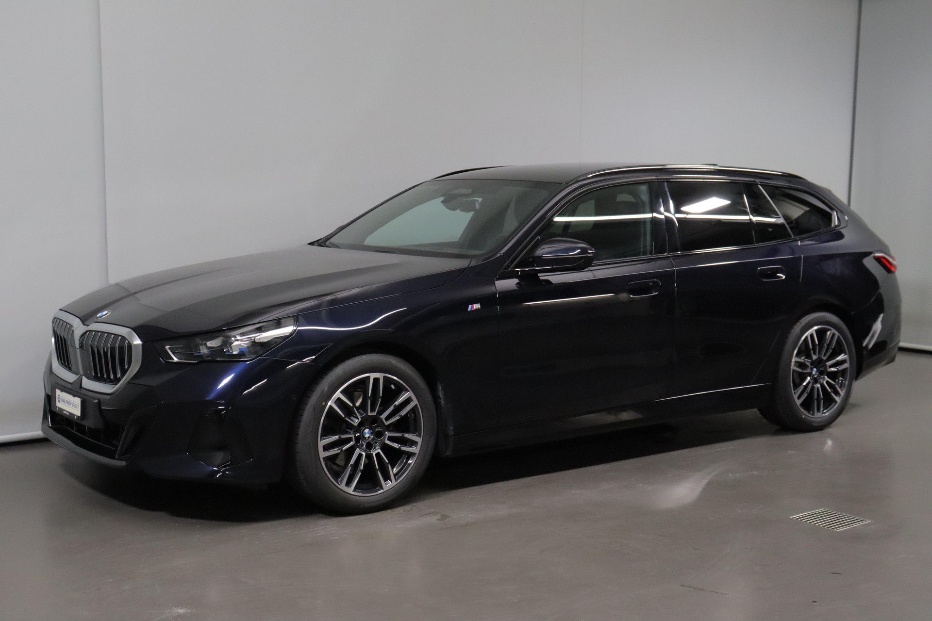 BMW 520d xDrive Touring-image-1