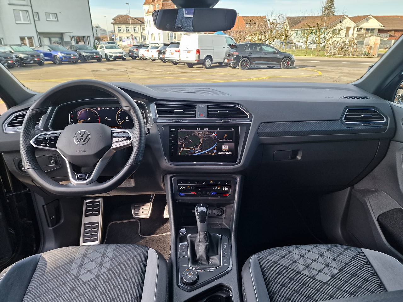 VW Tiguan 2.0TSI R-Line 4Motion DSG-image-12