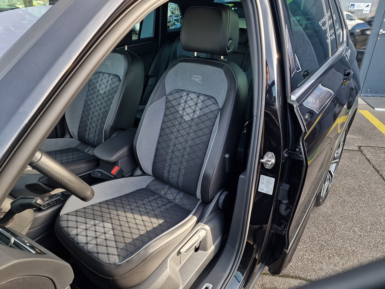 VW Tiguan 2.0TSI R-Line 4Motion DSG-image-10