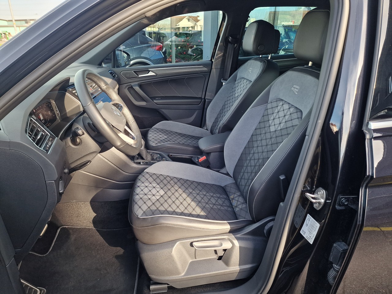 VW Tiguan 2.0TSI R-Line 4Motion DSG-image-9