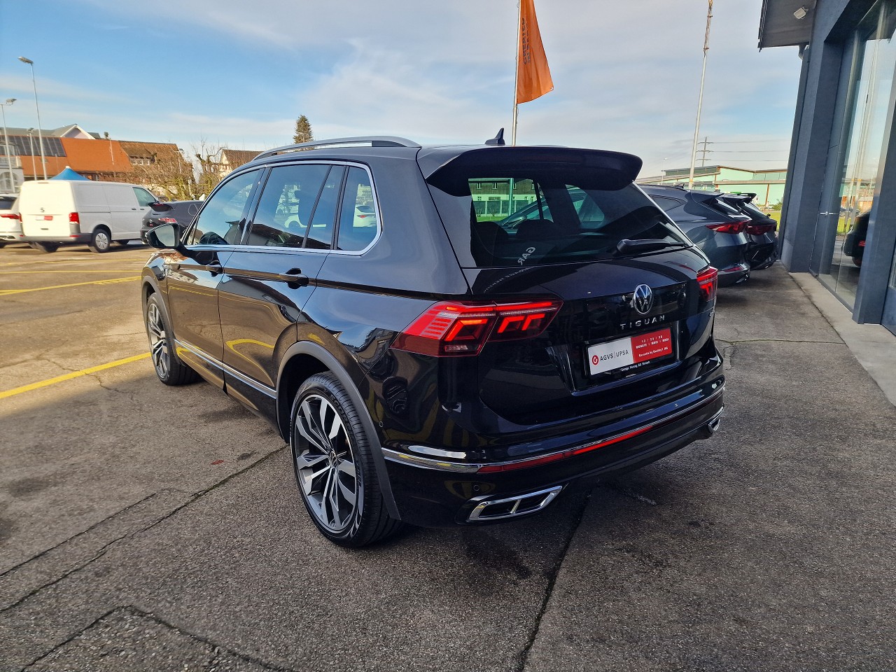 VW Tiguan 2.0TSI R-Line 4Motion DSG-image-3