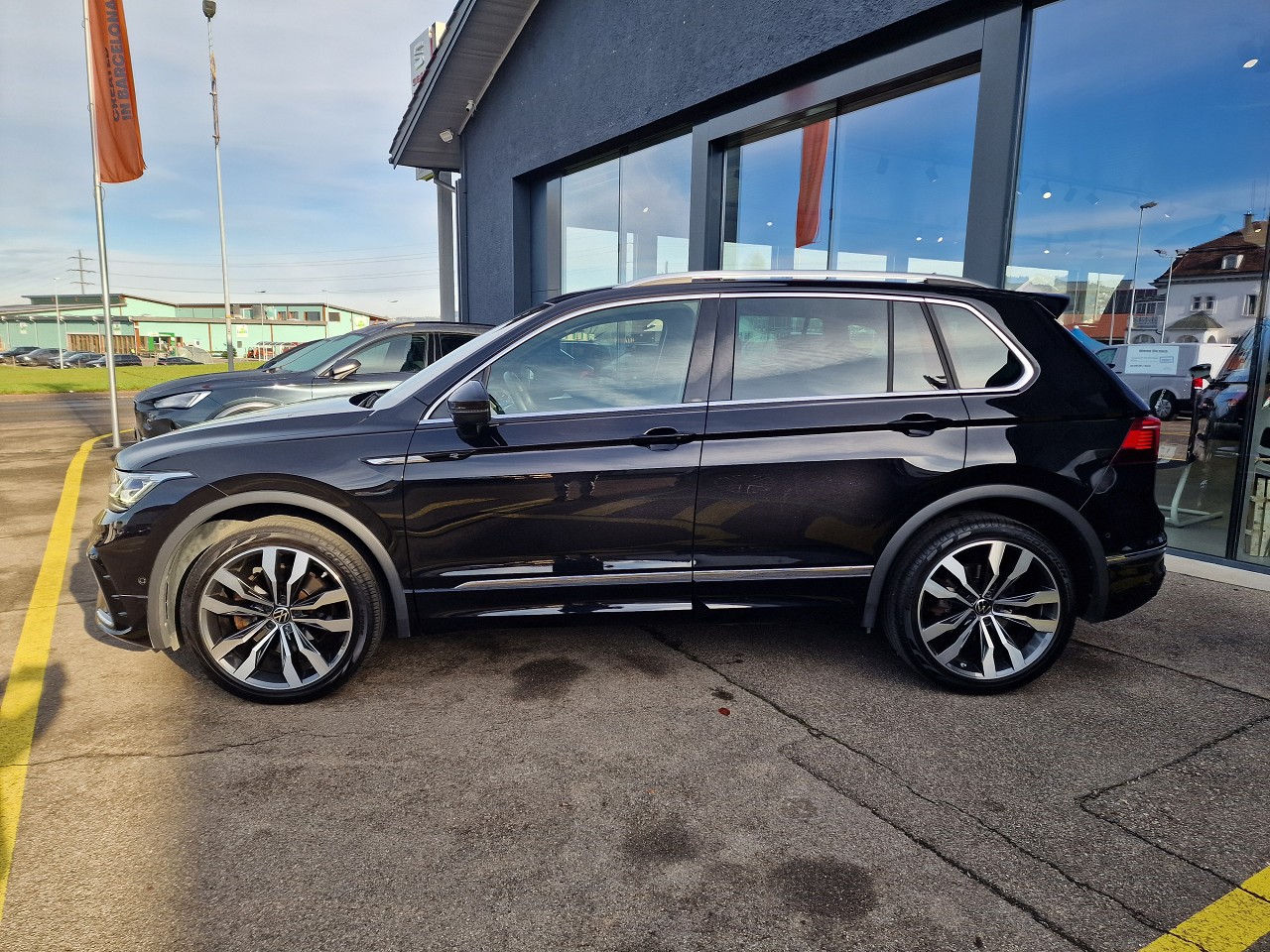 VW Tiguan 2.0TSI R-Line 4Motion DSG-image-2