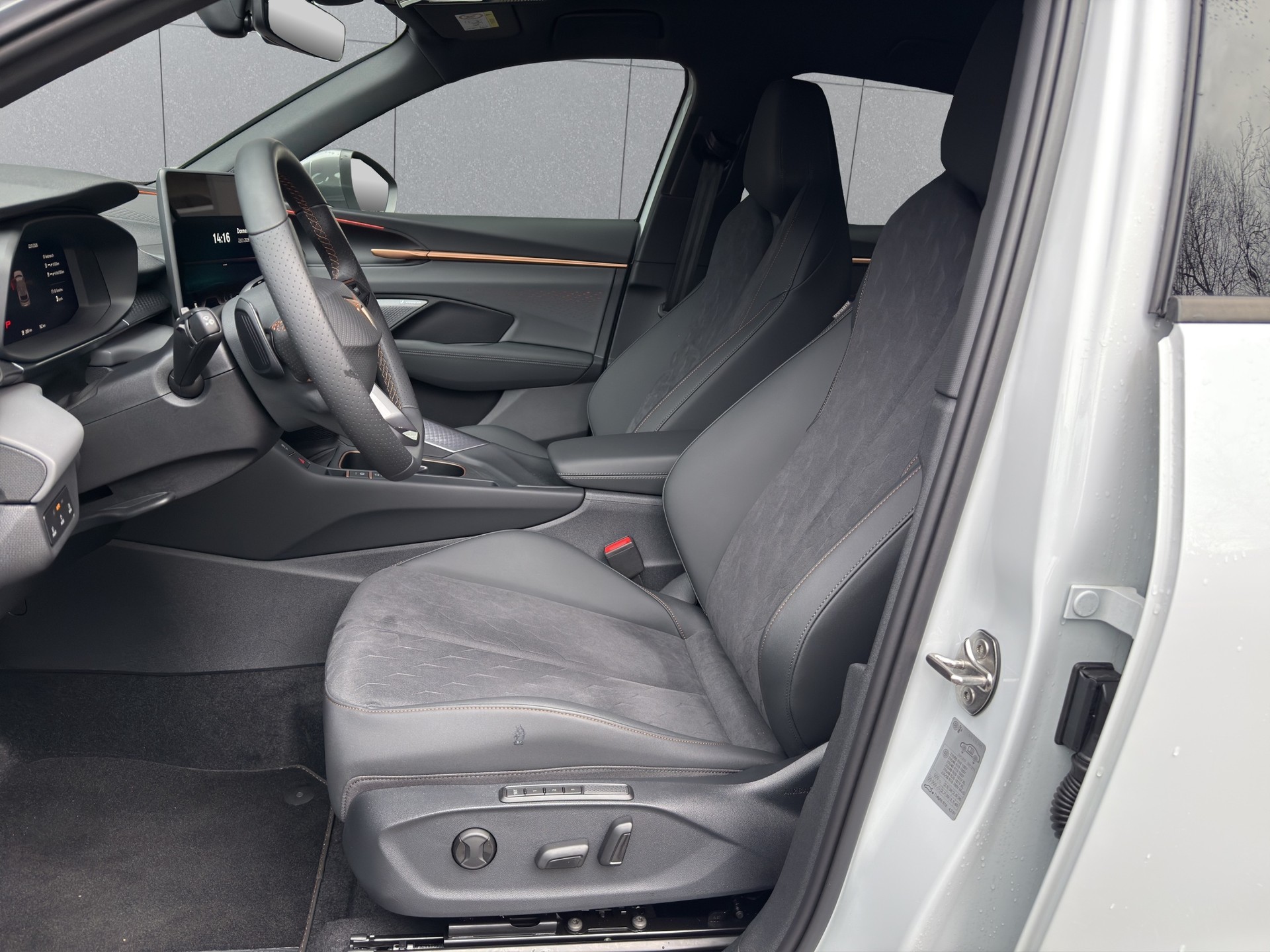 CUPRA Terramar 1.5 eHybrid DSG VZ-image-6