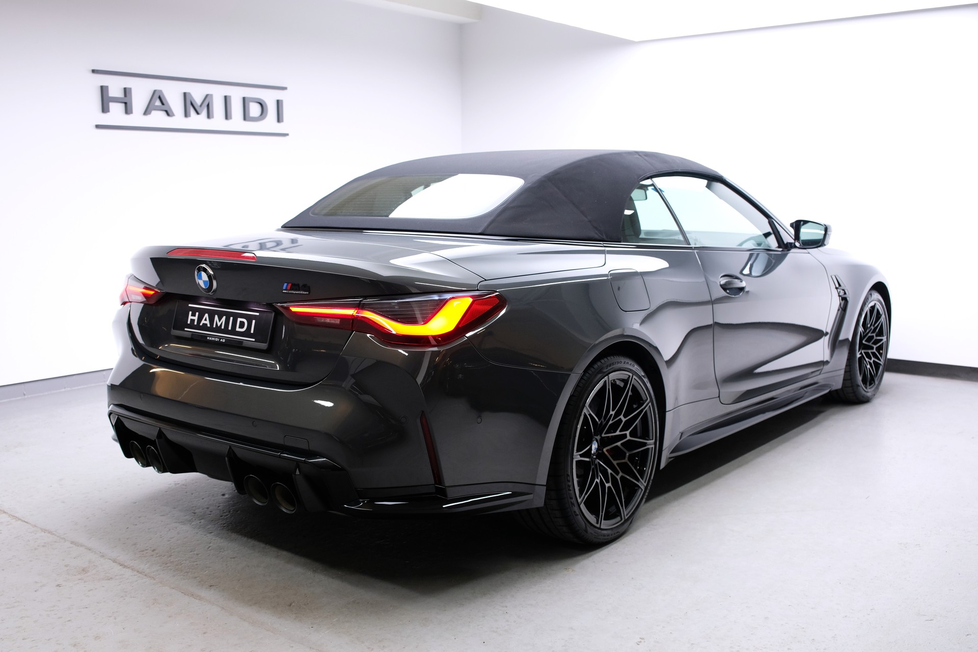 BMW M4 Cabrio Competition M xDrive-showroom-element-3