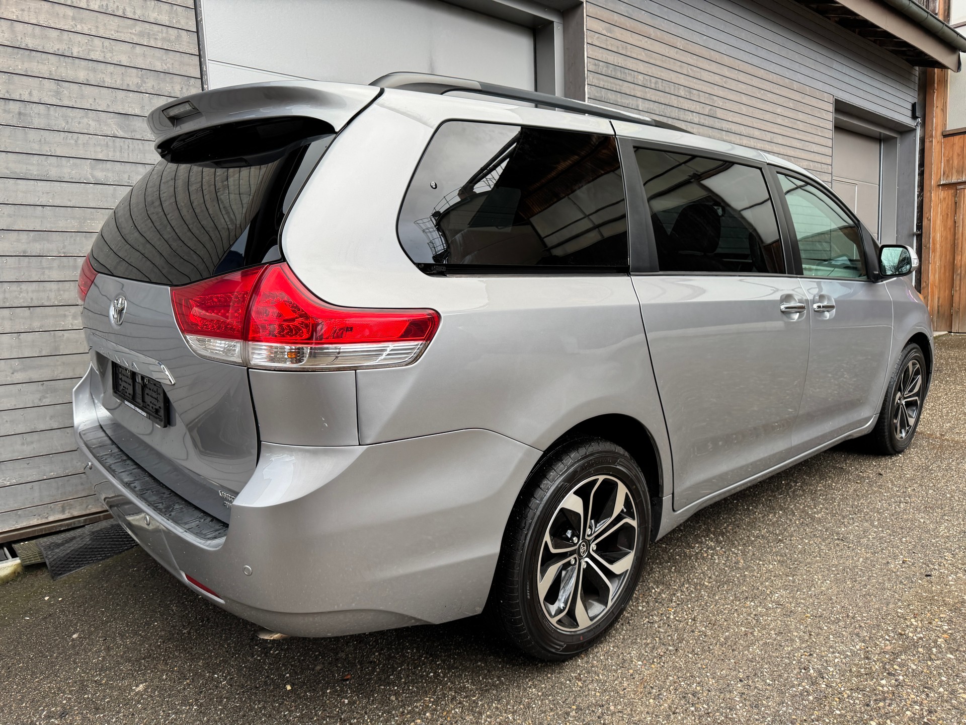 TOYOTA Sienna-image-5