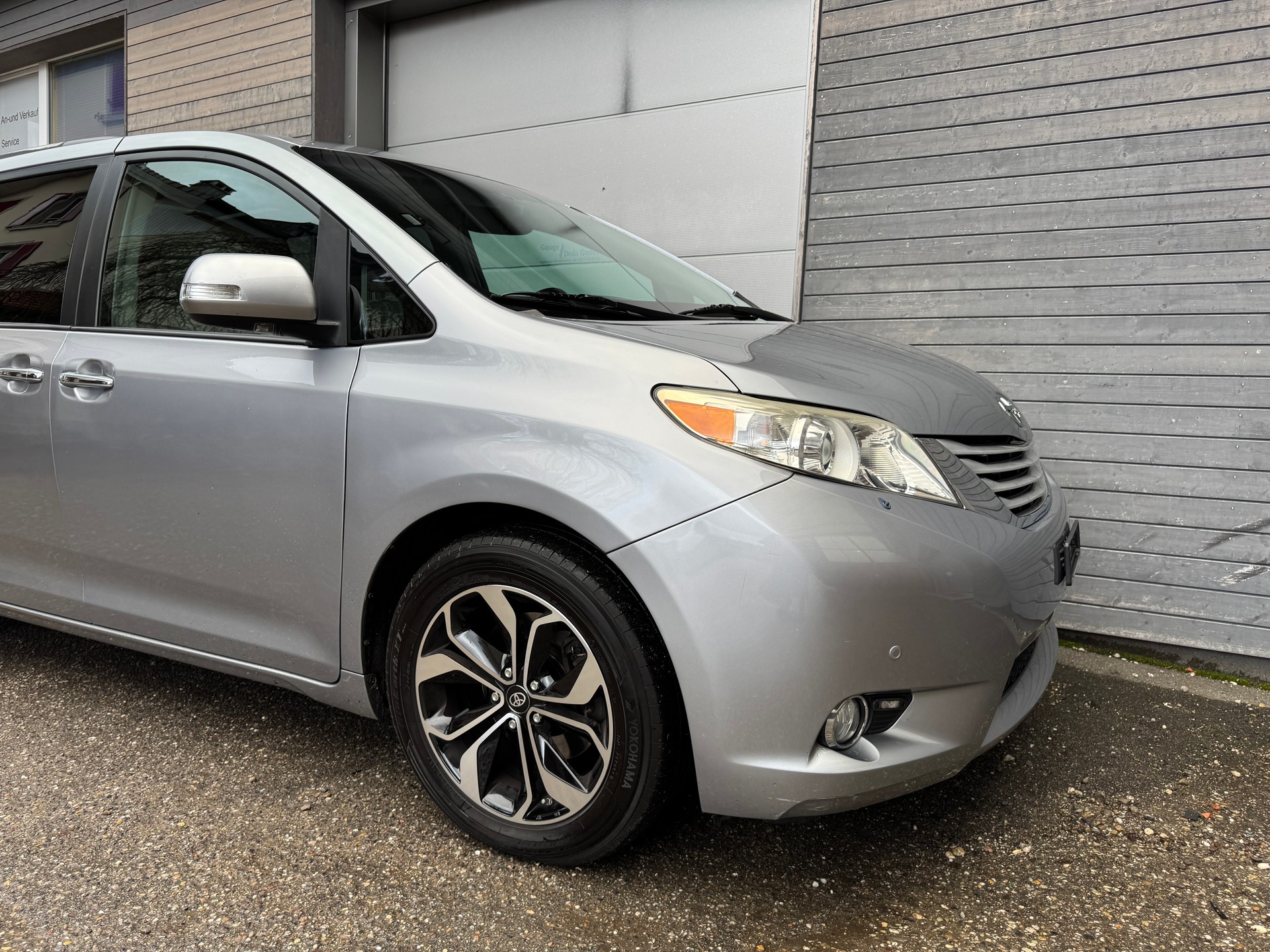 TOYOTA Sienna-image-6