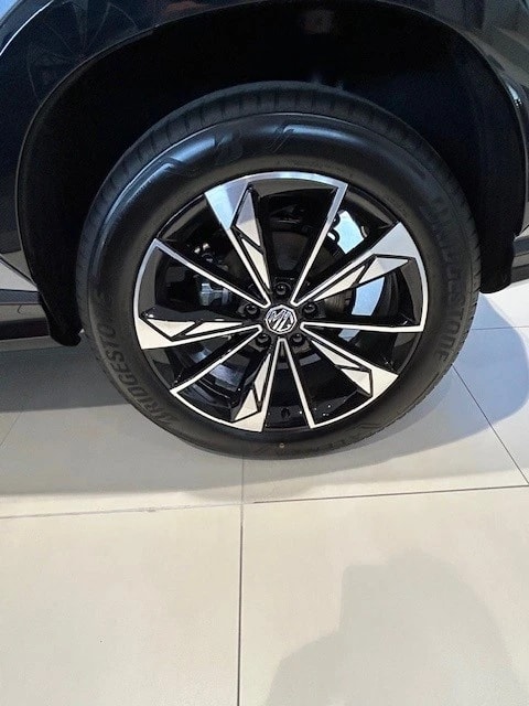 MG HS 1.5 T HEV Luxury-image-3