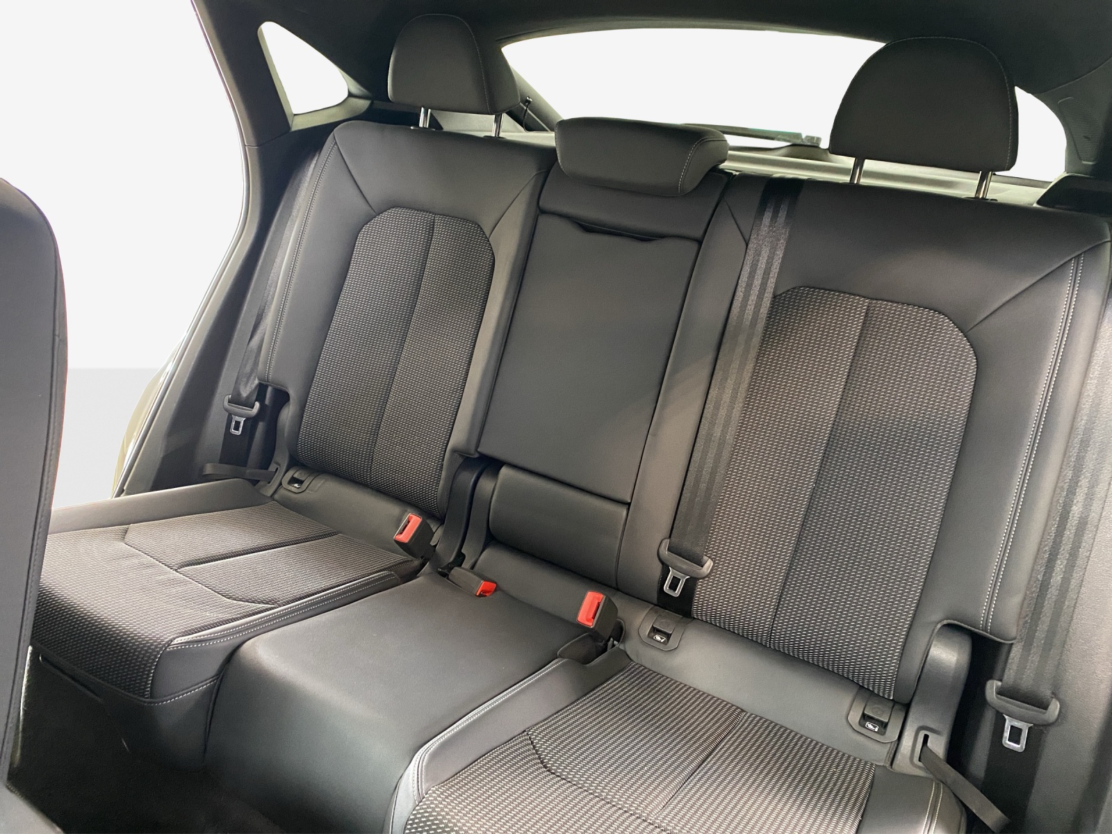 AUDI Q3 Sportback 35 TDI S line Attraction quattro S-tronic-image-11