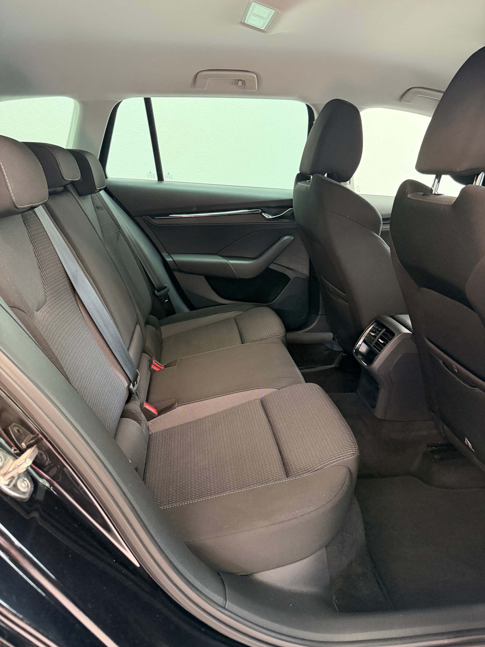 SKODA Octavia Combi 1.0 TSI Ambition DSG-image-10