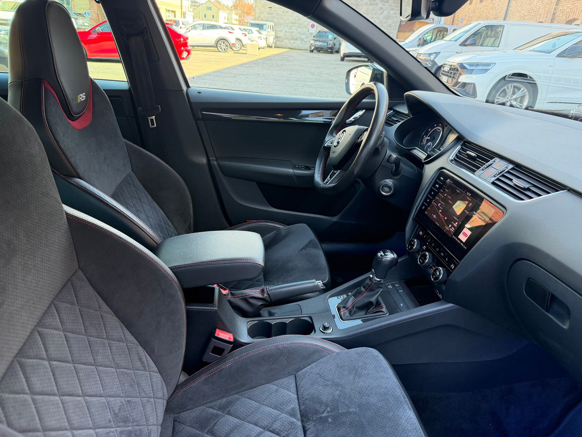 SKODA Octavia Combi 2.0 TSI RS DSG-image-11