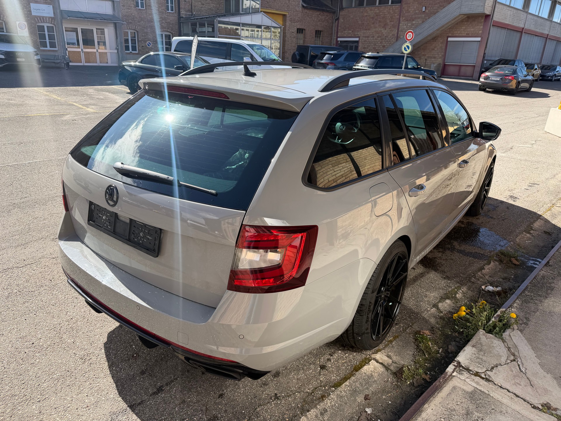 SKODA Octavia Combi 2.0 TSI RS DSG-image-8