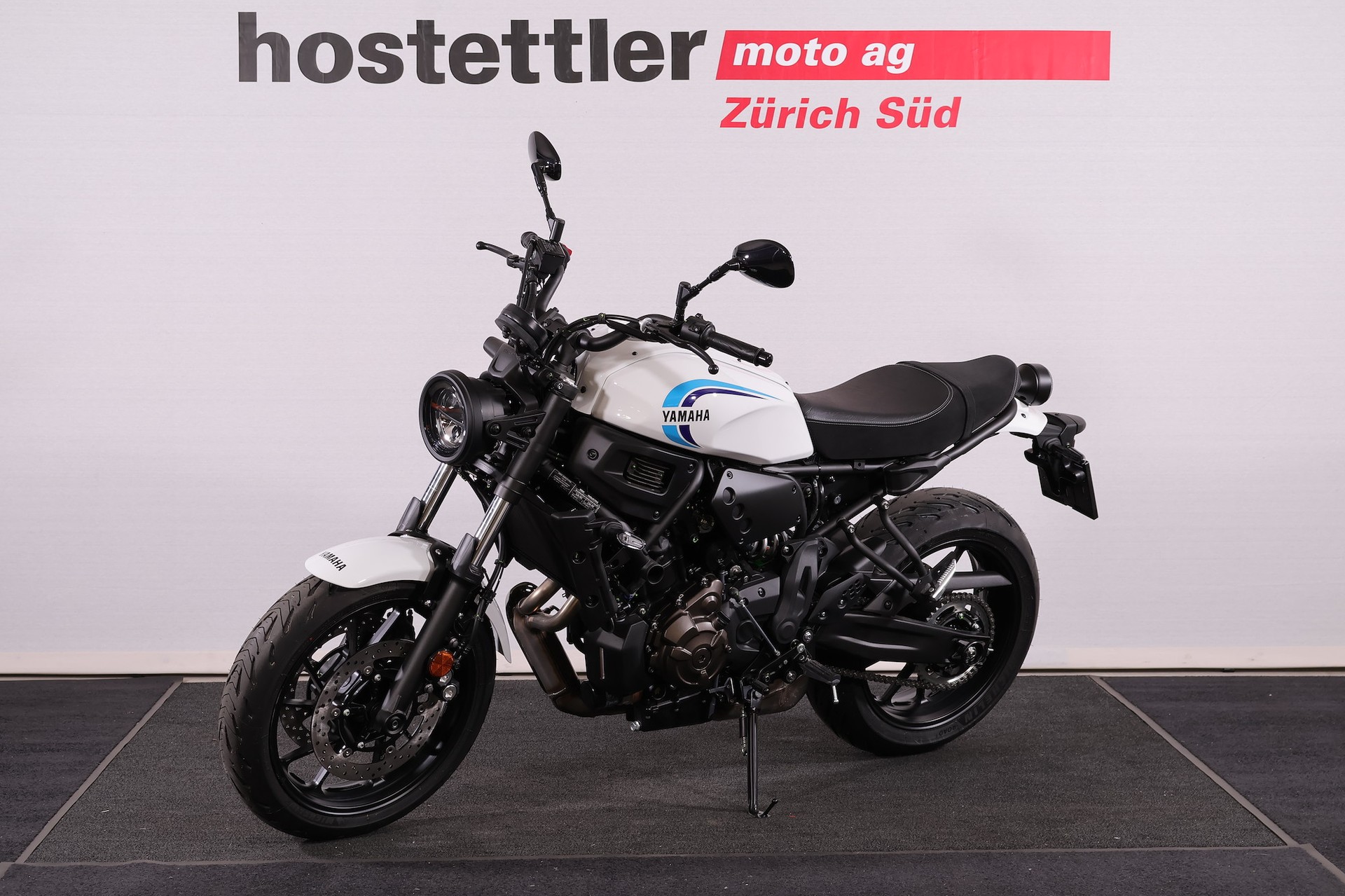 YAMAHA XSR 700-showroom-element-1