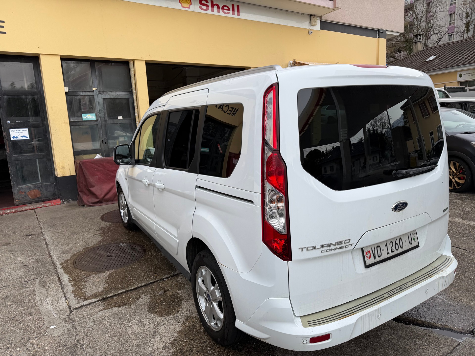 FORD Tourneo Connect 1.0 SCTi Titanium-image-3