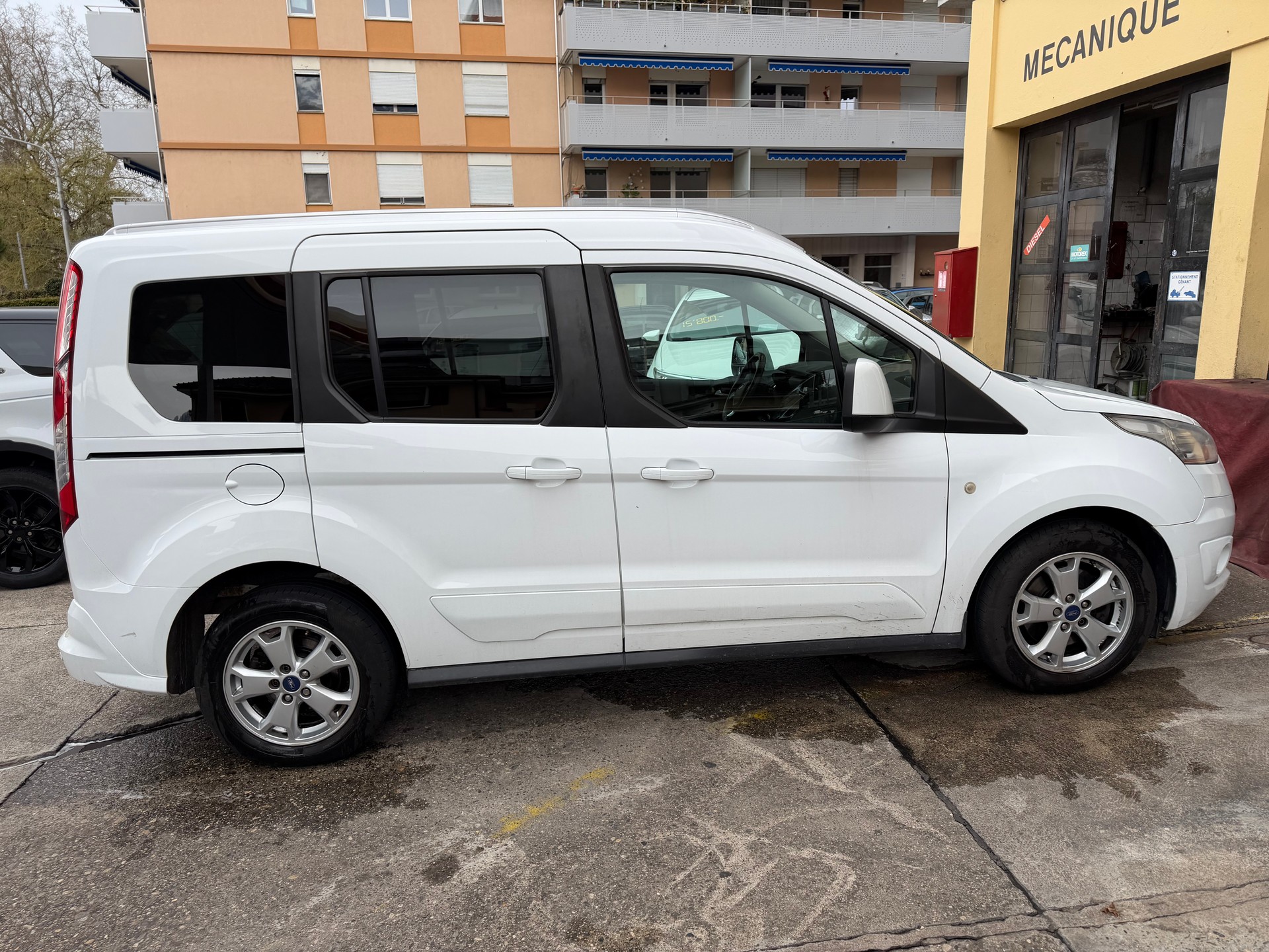 FORD Tourneo Connect 1.0 SCTi Titanium-image-6