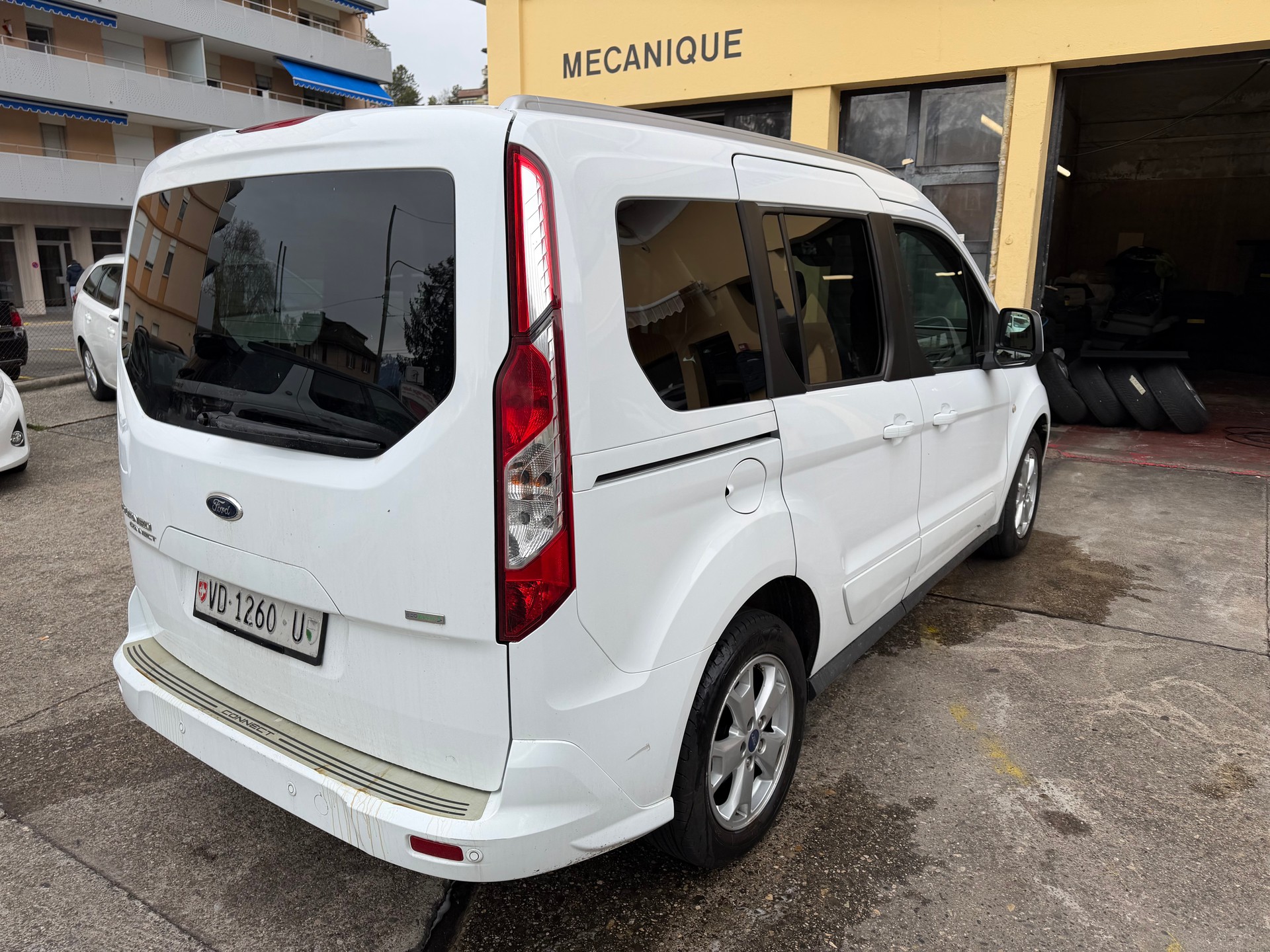 FORD Tourneo Connect 1.0 SCTi Titanium-image-5