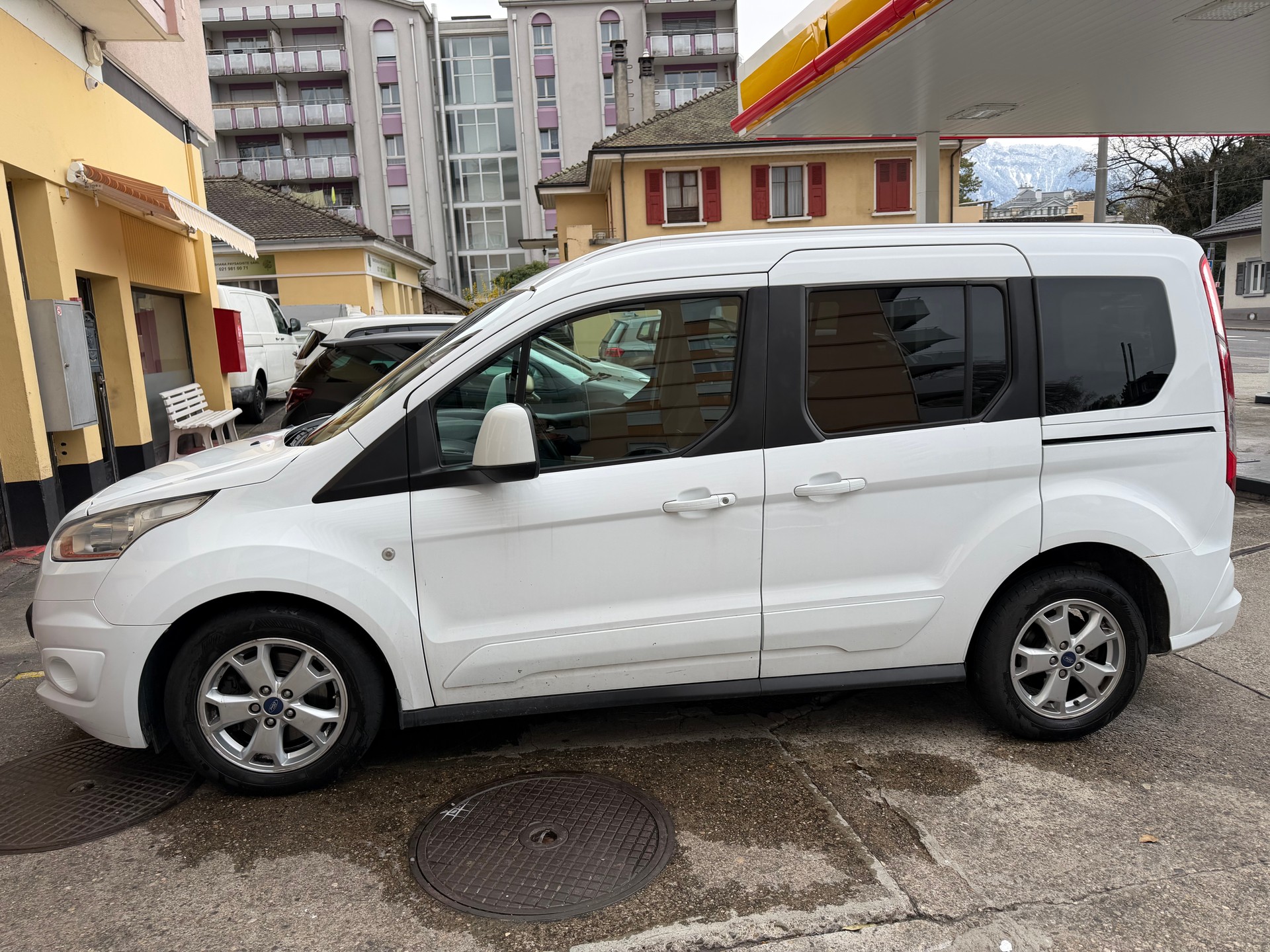 FORD Tourneo Connect 1.0 SCTi Titanium-image-2