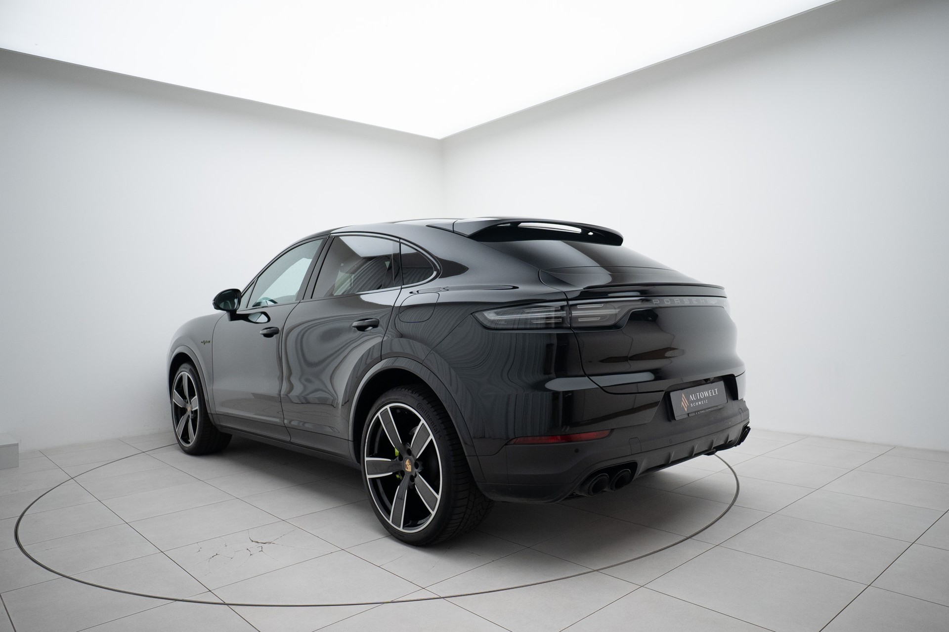 PORSCHE Cayenne Coupé E-Hybrid Platinum Edition-image-2