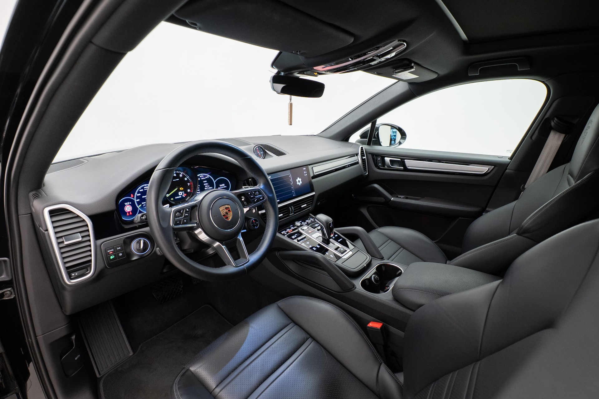 PORSCHE Cayenne Coupé E-Hybrid Platinum Edition-image-5